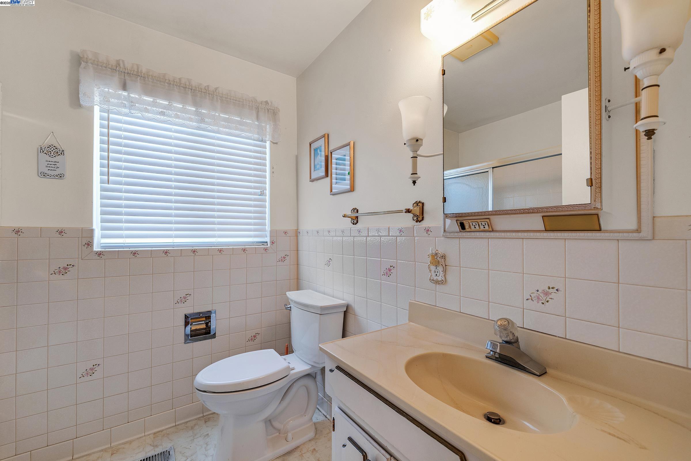 Detail Gallery Image 23 of 33 For 1560 Vining Dr, San Leandro,  CA 94579 - 3 Beds | 2 Baths