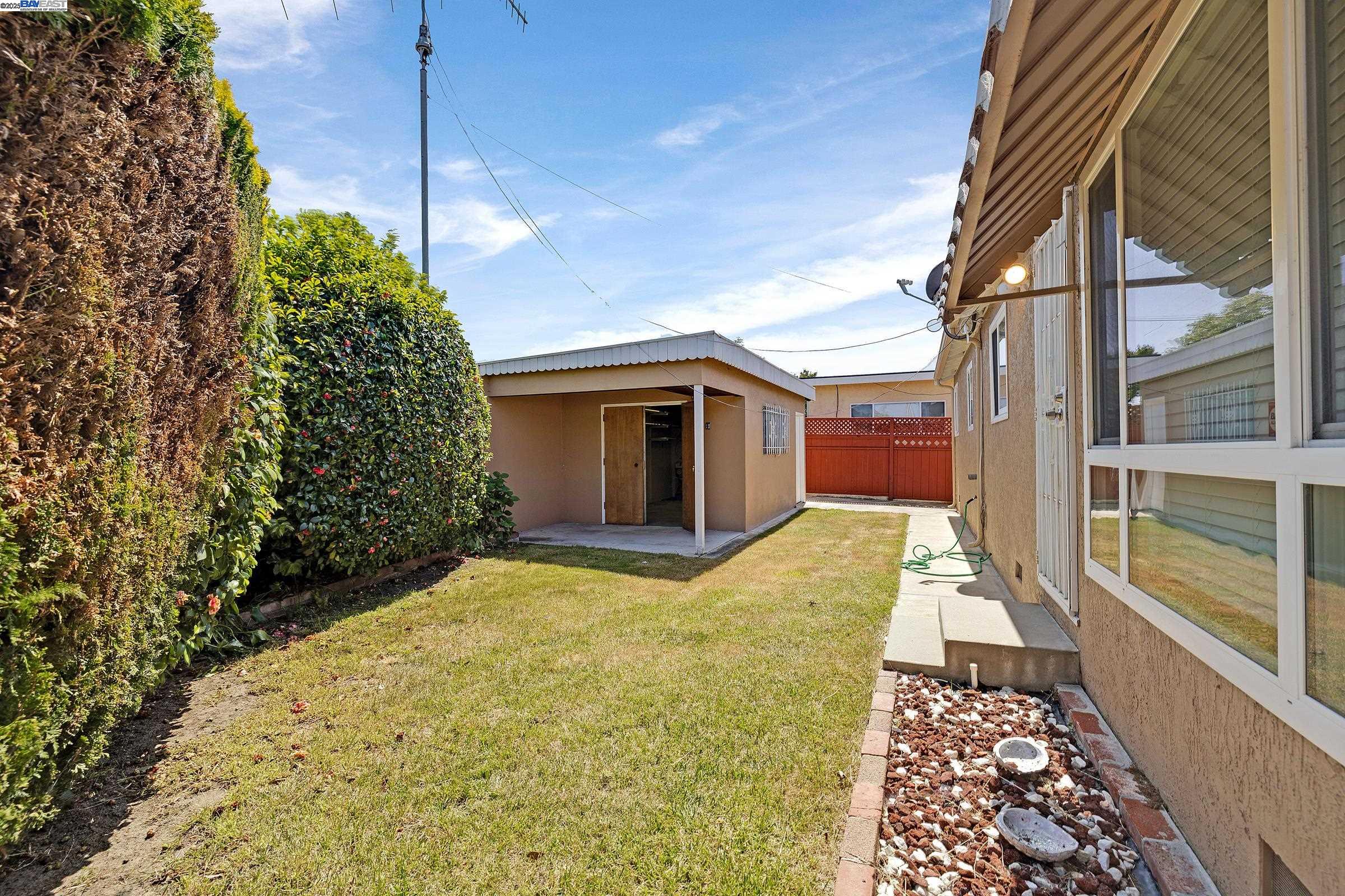 Detail Gallery Image 25 of 33 For 1560 Vining Dr, San Leandro,  CA 94579 - 3 Beds | 2 Baths