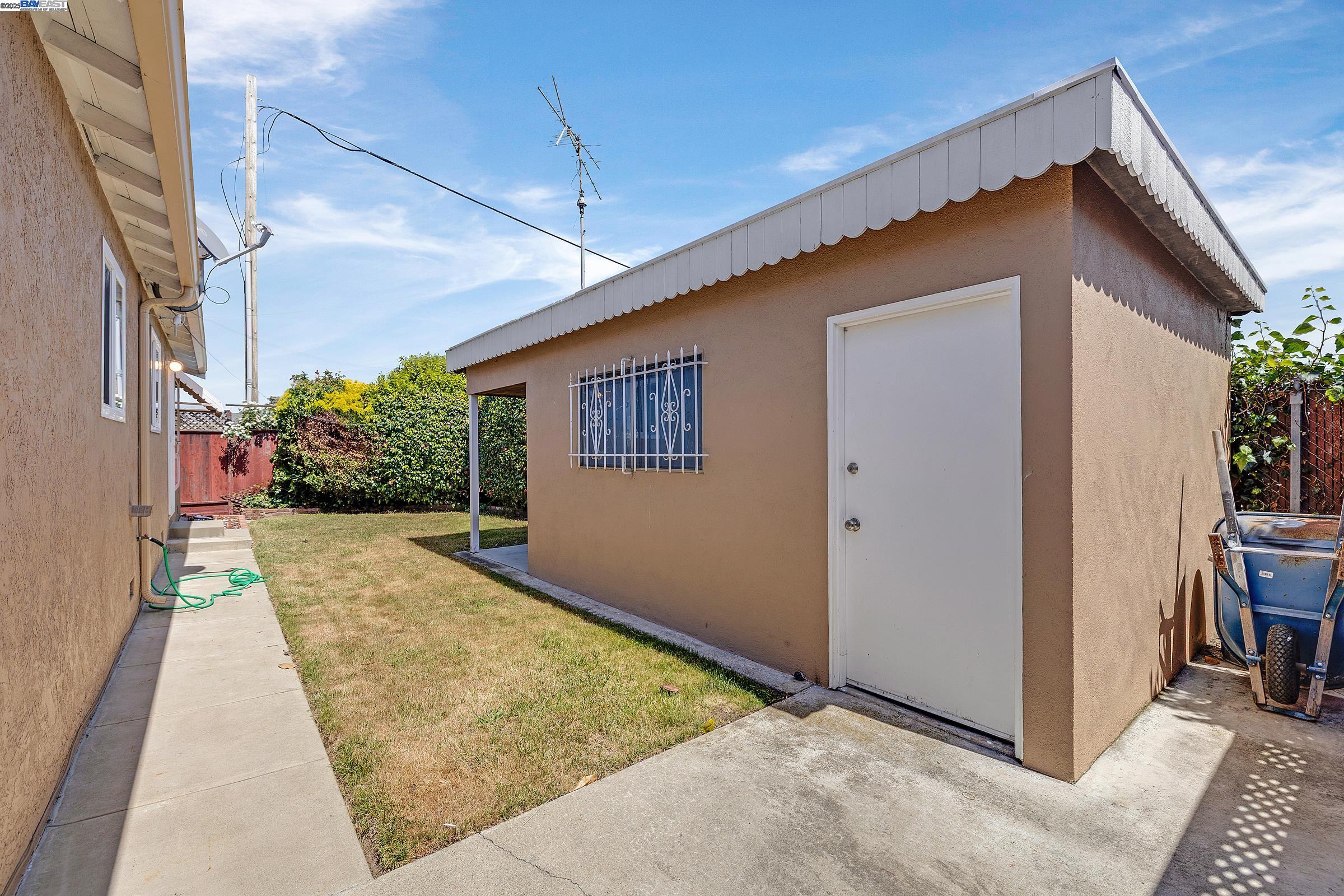 Detail Gallery Image 26 of 33 For 1560 Vining Dr, San Leandro,  CA 94579 - 3 Beds | 2 Baths