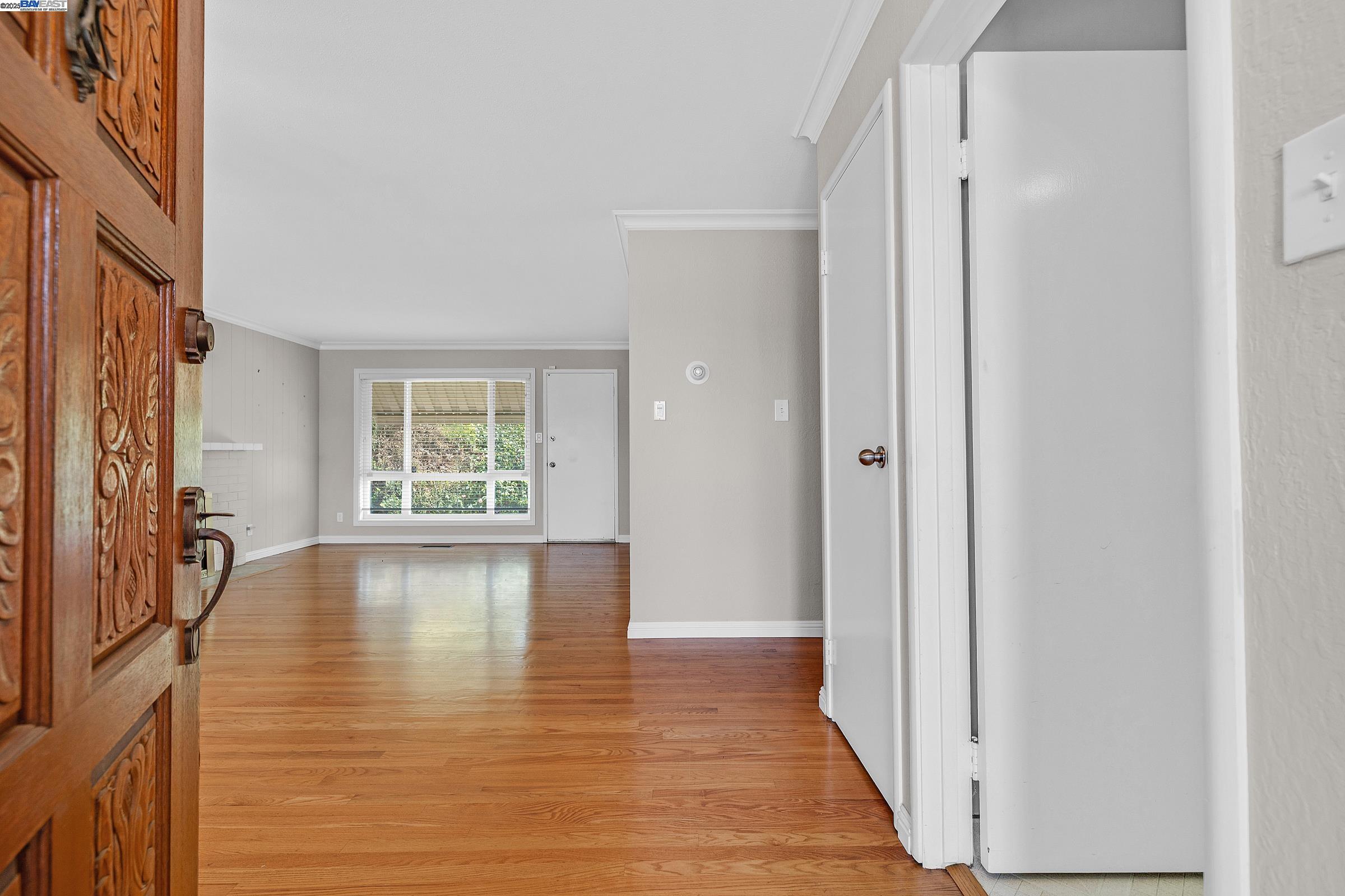 Detail Gallery Image 4 of 33 For 1560 Vining Dr, San Leandro,  CA 94579 - 3 Beds | 2 Baths