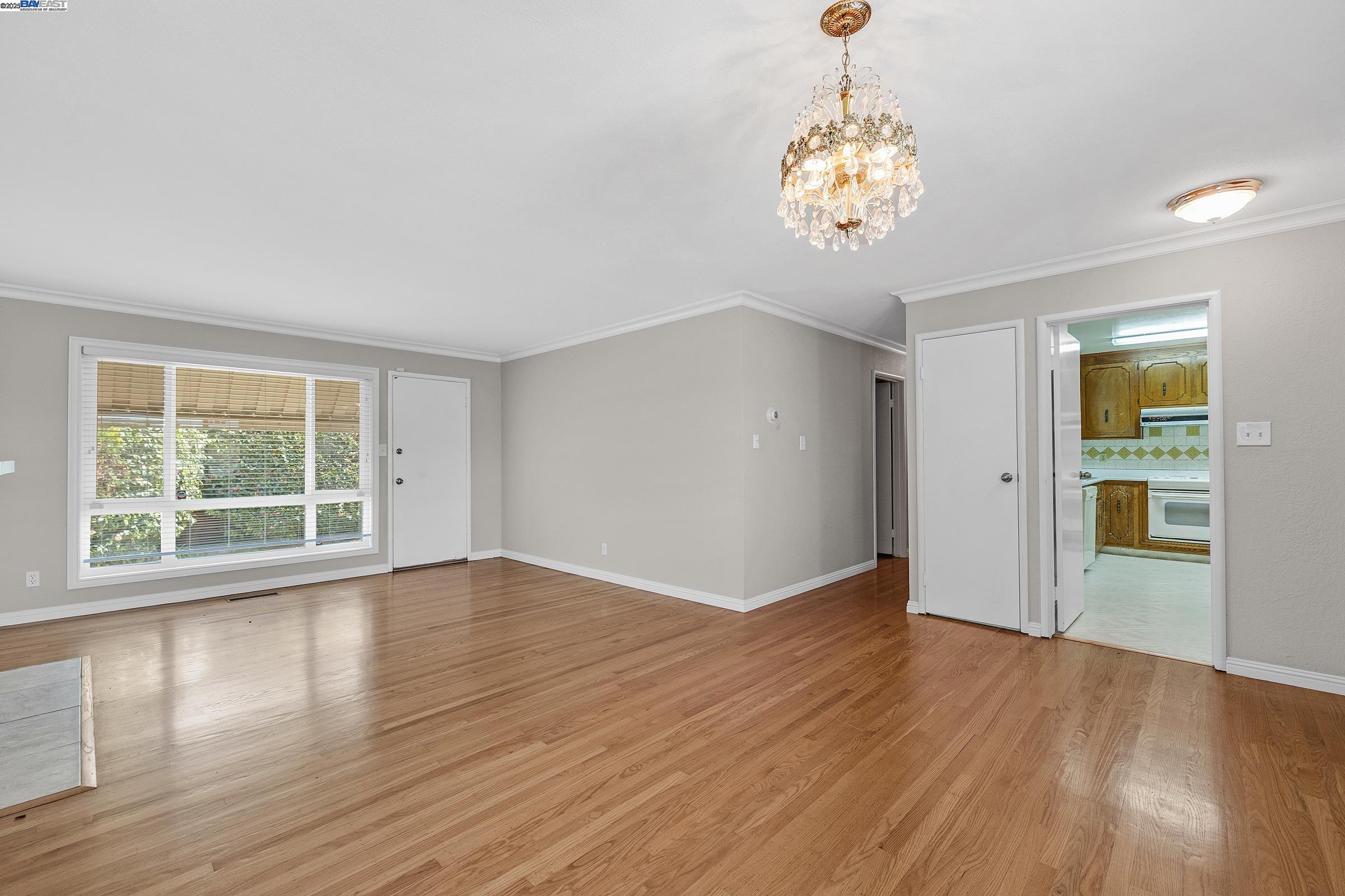 Detail Gallery Image 8 of 33 For 1560 Vining Dr, San Leandro,  CA 94579 - 3 Beds | 2 Baths