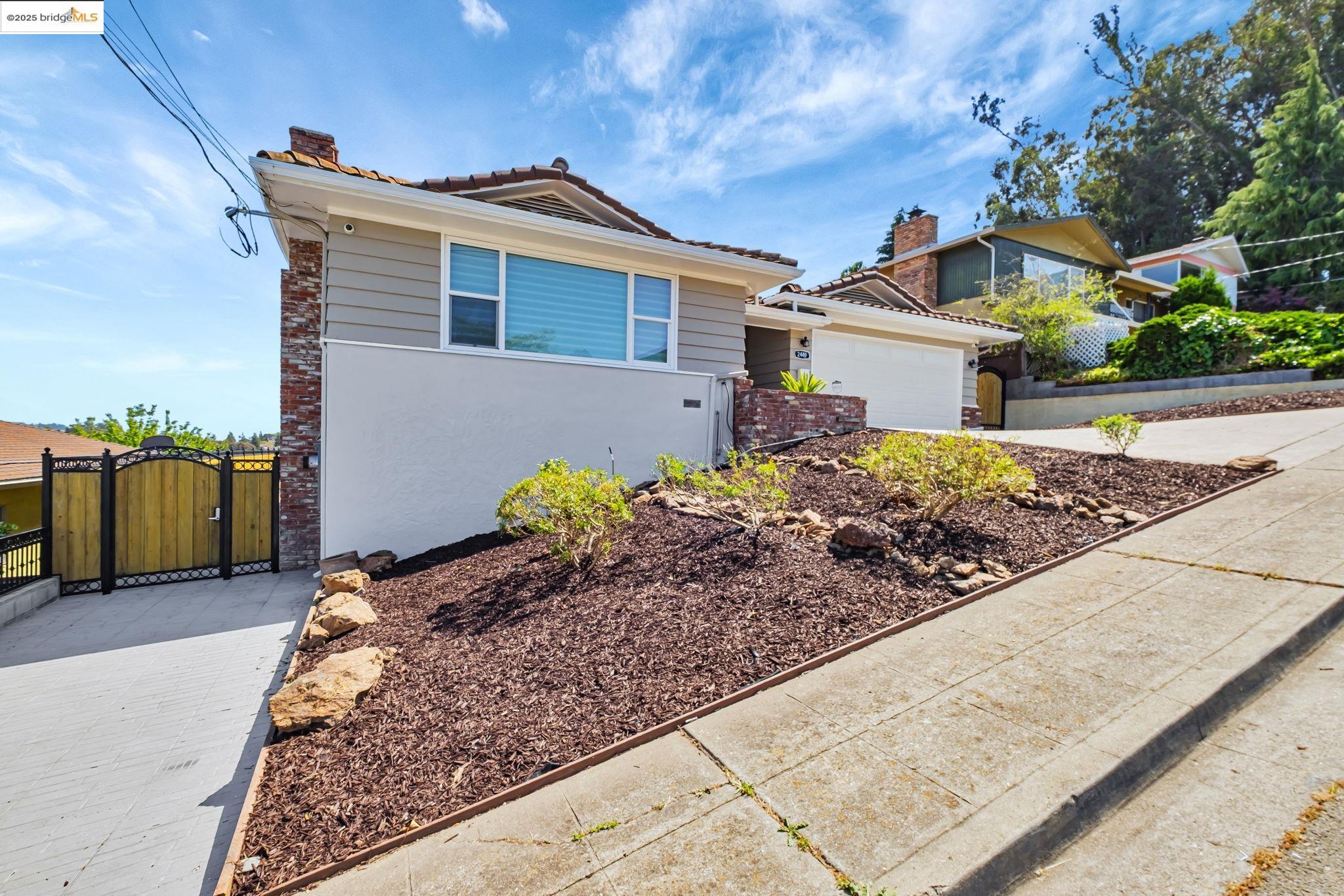 Detail Gallery Image 2 of 51 For 2449 Riffel Ct, Castro Valley,  CA 94546 - 3 Beds | 3 Baths