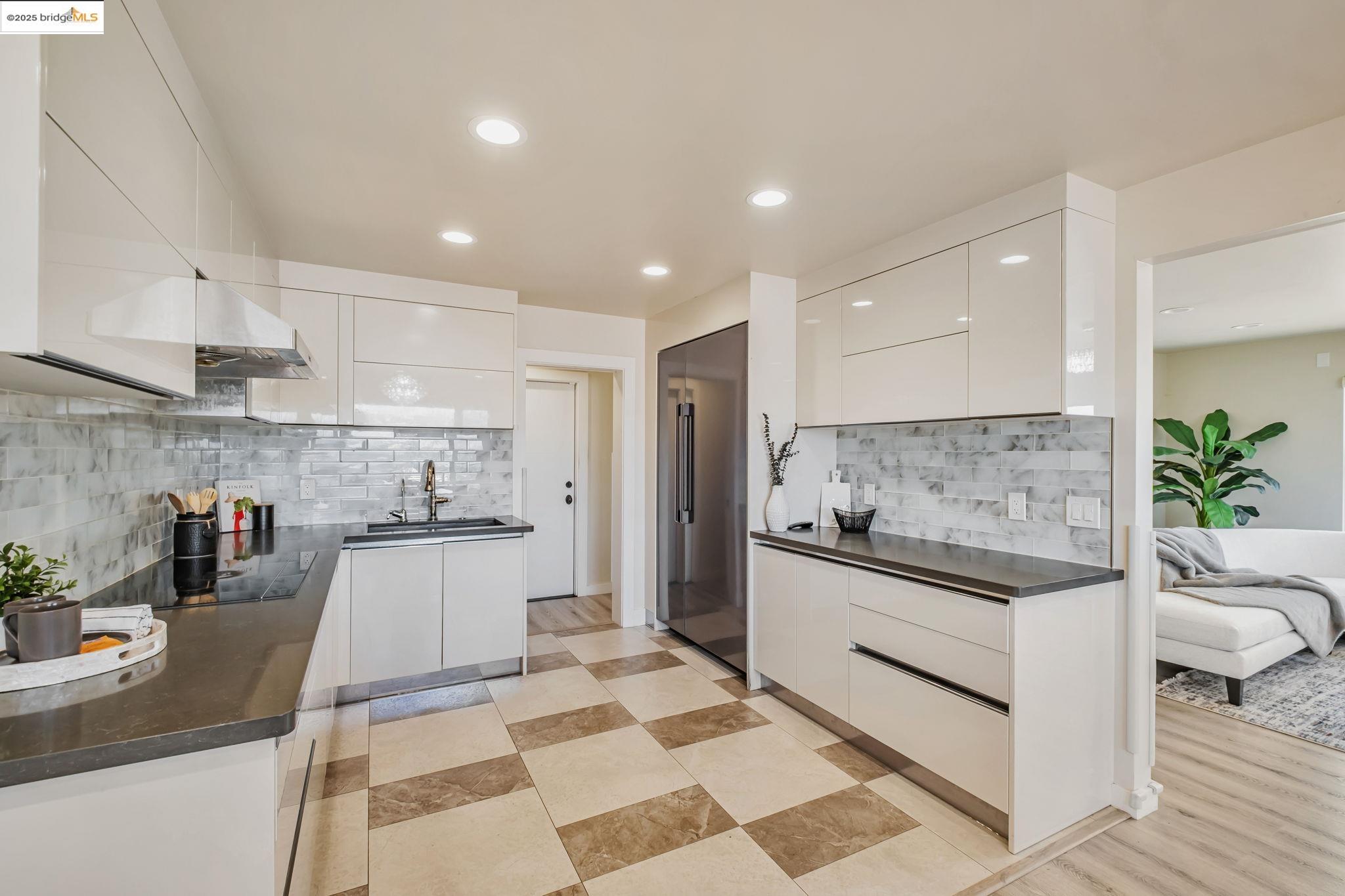Detail Gallery Image 11 of 51 For 2449 Riffel Ct, Castro Valley,  CA 94546 - 3 Beds | 3 Baths