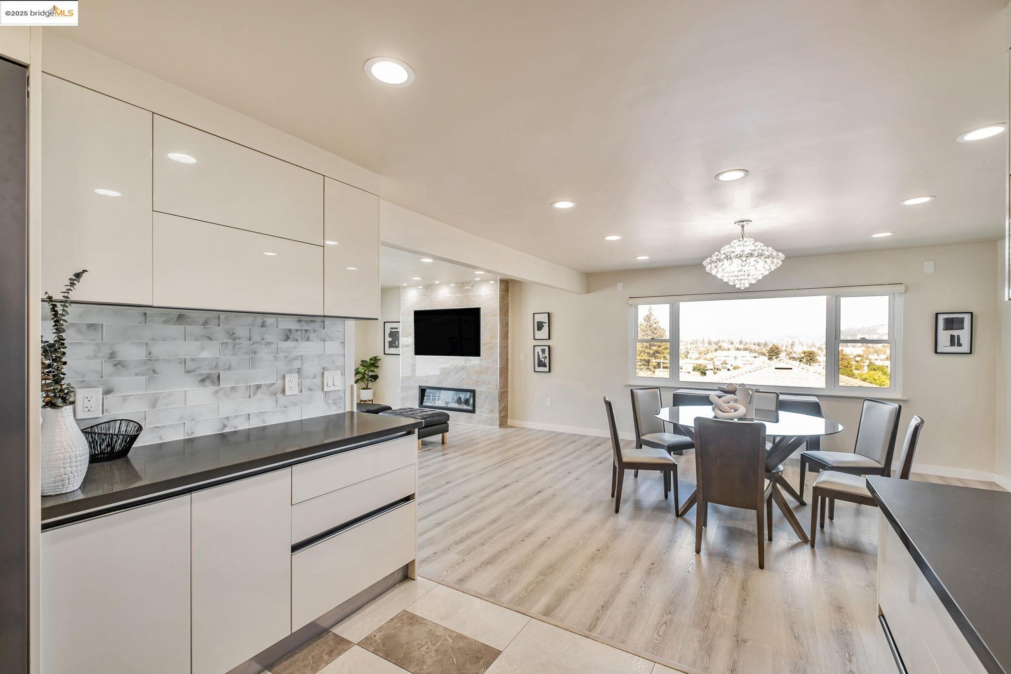 Detail Gallery Image 13 of 51 For 2449 Riffel Ct, Castro Valley,  CA 94546 - 3 Beds | 3 Baths
