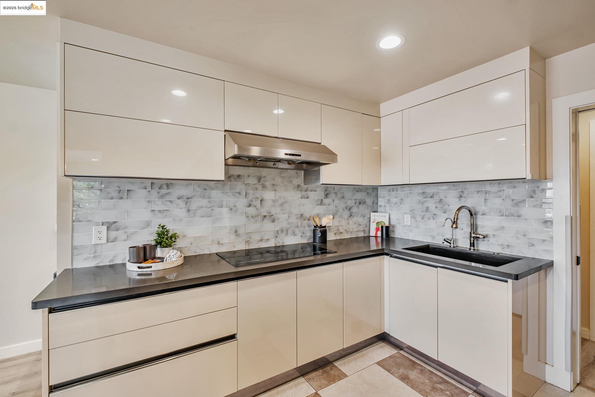 Detail Gallery Image 14 of 51 For 2449 Riffel Ct, Castro Valley,  CA 94546 - 3 Beds | 3 Baths