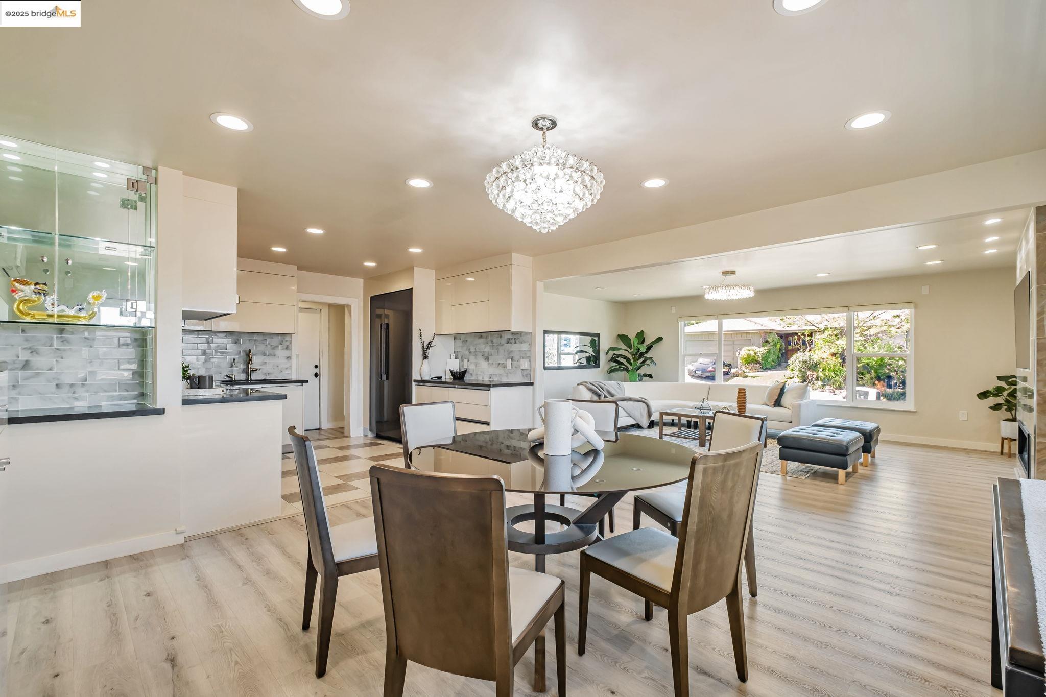 Detail Gallery Image 16 of 51 For 2449 Riffel Ct, Castro Valley,  CA 94546 - 3 Beds | 3 Baths