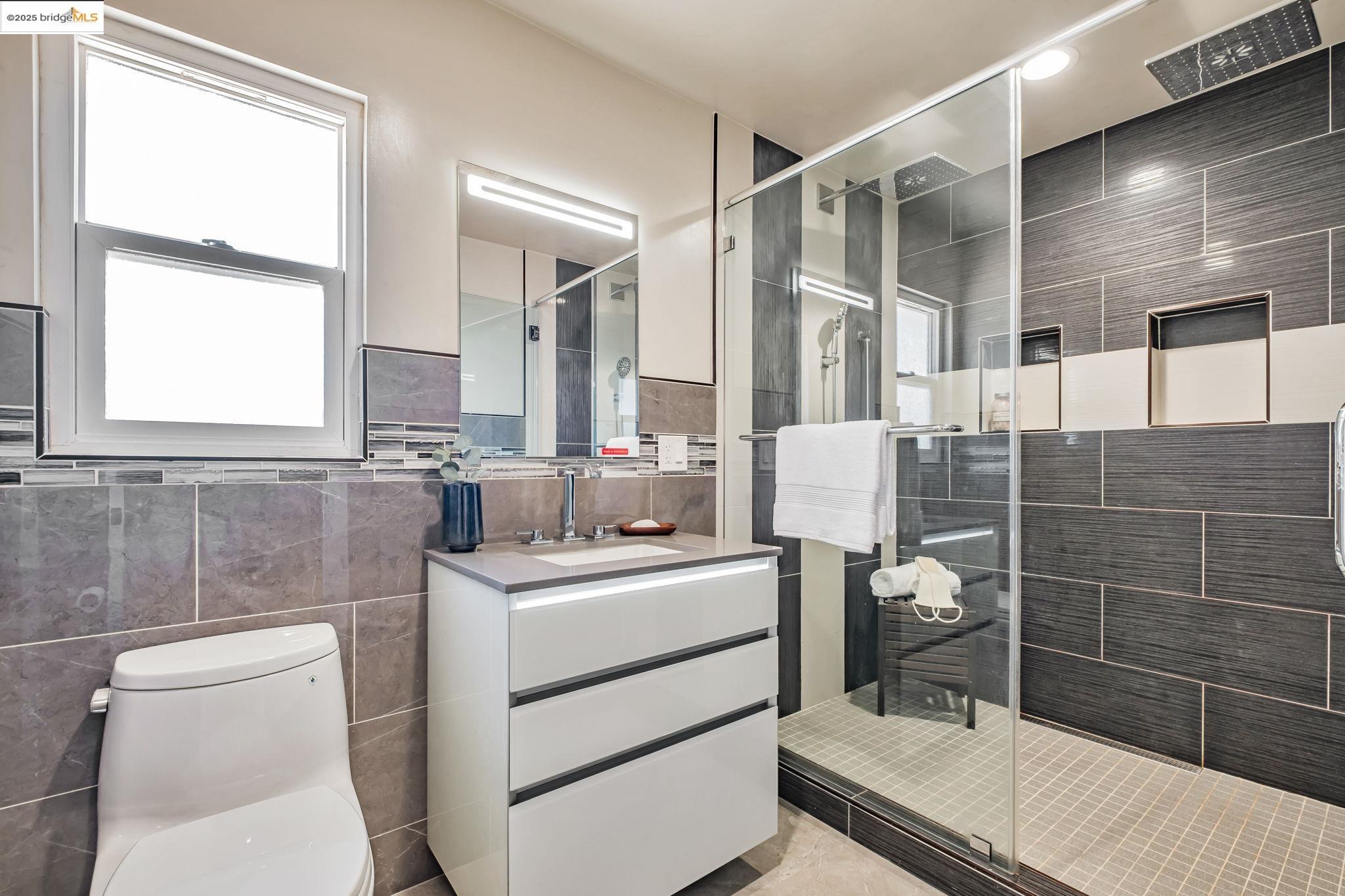 Detail Gallery Image 30 of 51 For 2449 Riffel Ct, Castro Valley,  CA 94546 - 3 Beds | 3 Baths