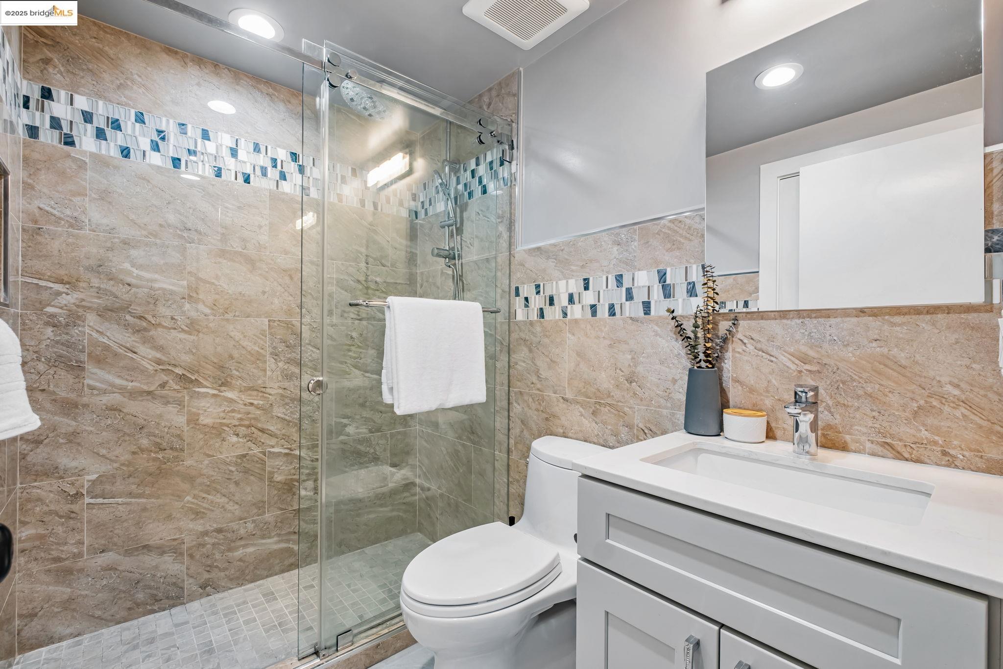Detail Gallery Image 32 of 51 For 2449 Riffel Ct, Castro Valley,  CA 94546 - 3 Beds | 3 Baths