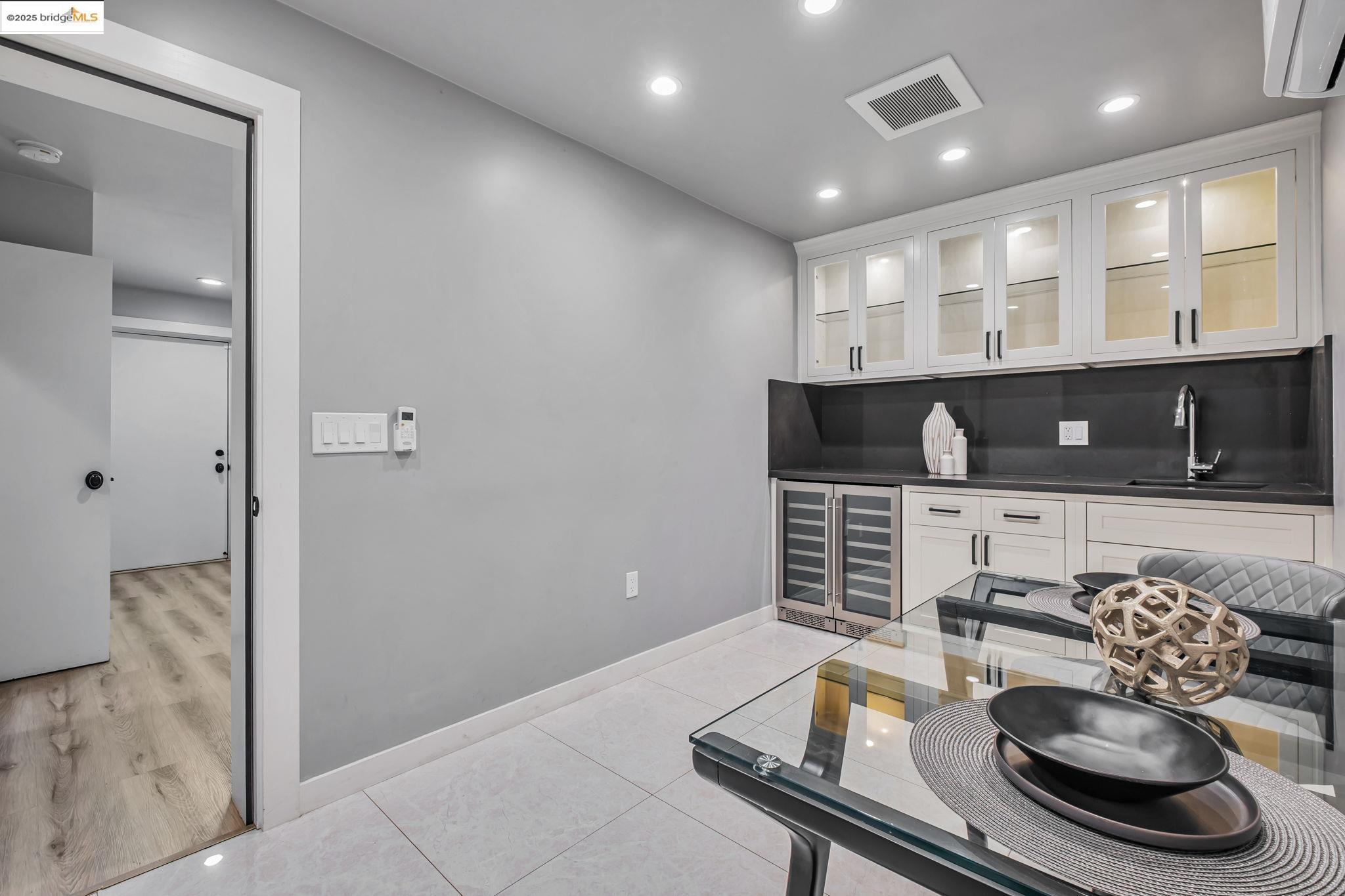 Detail Gallery Image 35 of 51 For 2449 Riffel Ct, Castro Valley,  CA 94546 - 3 Beds | 3 Baths