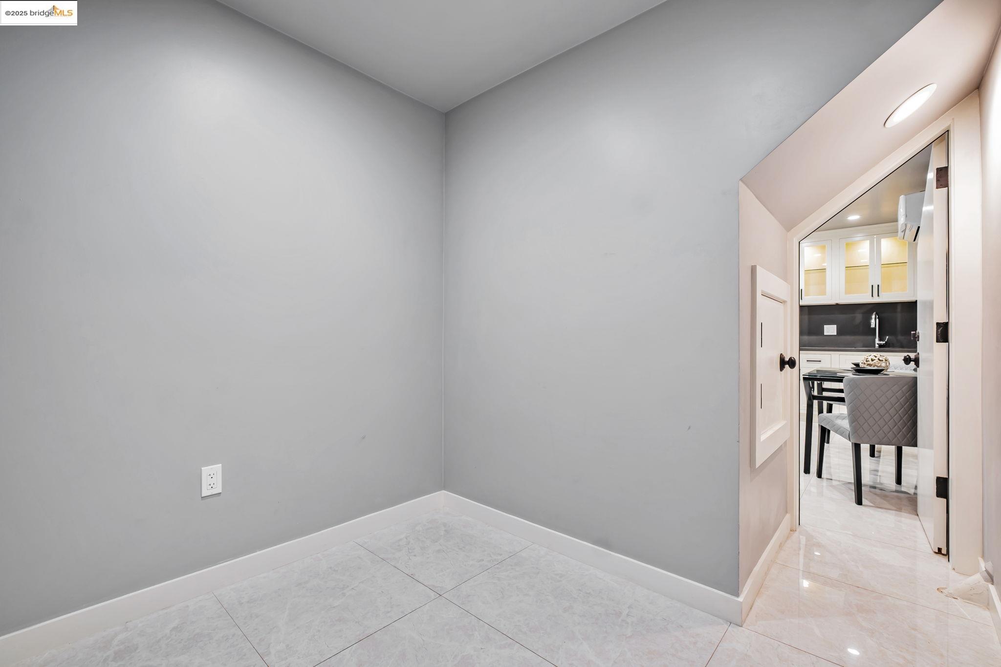 Detail Gallery Image 38 of 51 For 2449 Riffel Ct, Castro Valley,  CA 94546 - 3 Beds | 3 Baths