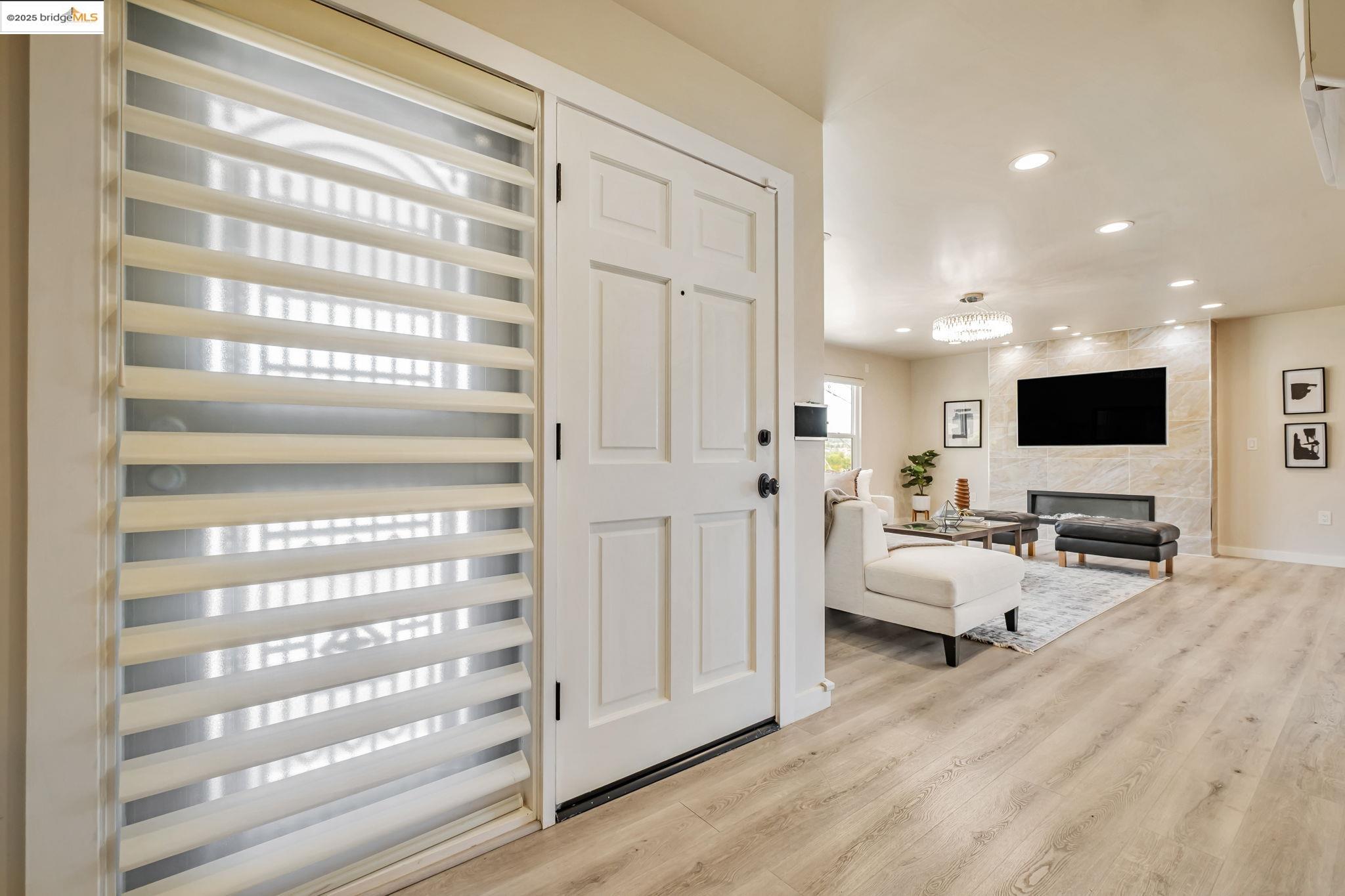 Detail Gallery Image 5 of 51 For 2449 Riffel Ct, Castro Valley,  CA 94546 - 3 Beds | 3 Baths
