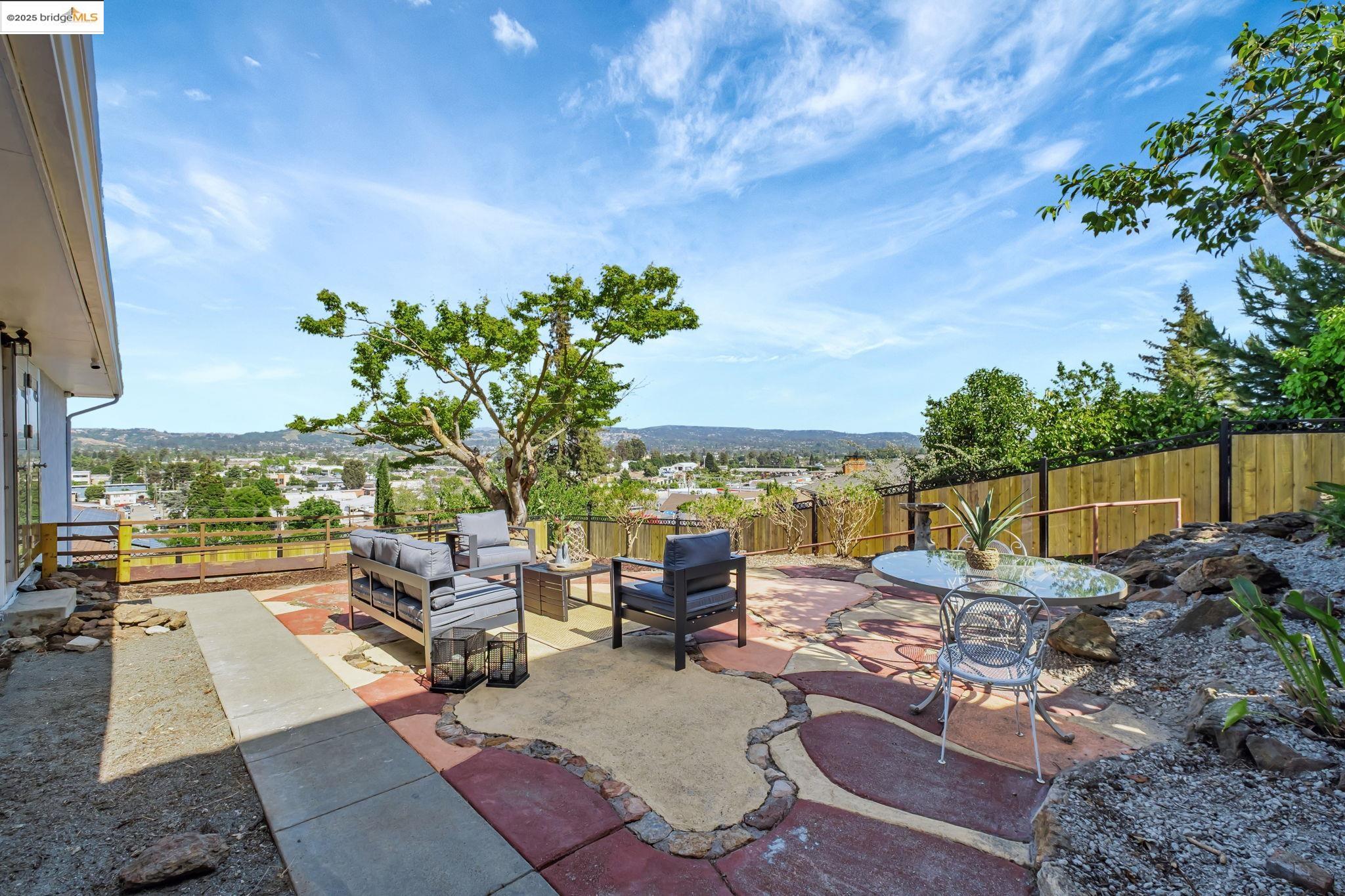 Detail Gallery Image 43 of 51 For 2449 Riffel Ct, Castro Valley,  CA 94546 - 3 Beds | 3 Baths
