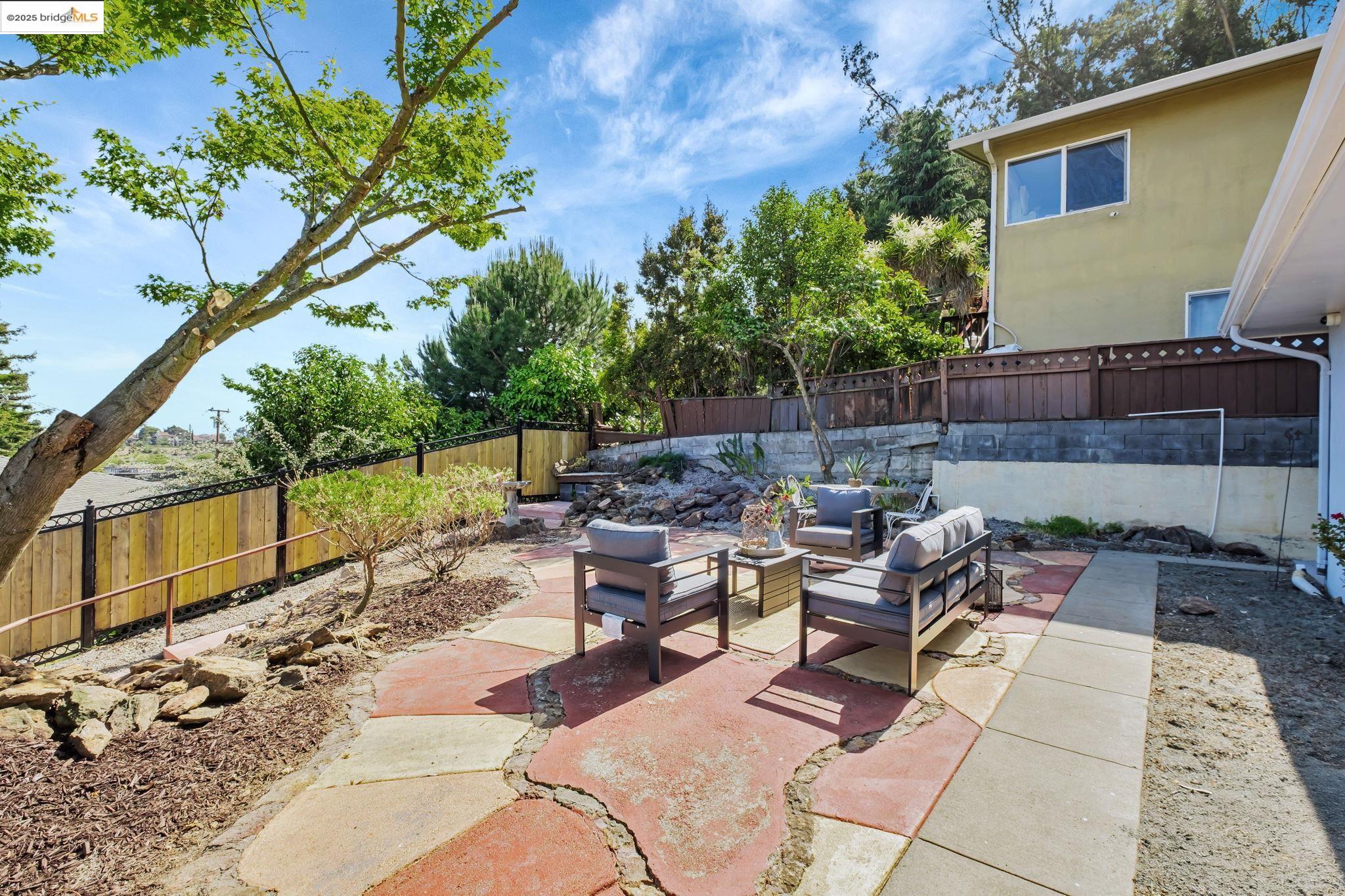 Detail Gallery Image 44 of 51 For 2449 Riffel Ct, Castro Valley,  CA 94546 - 3 Beds | 3 Baths
