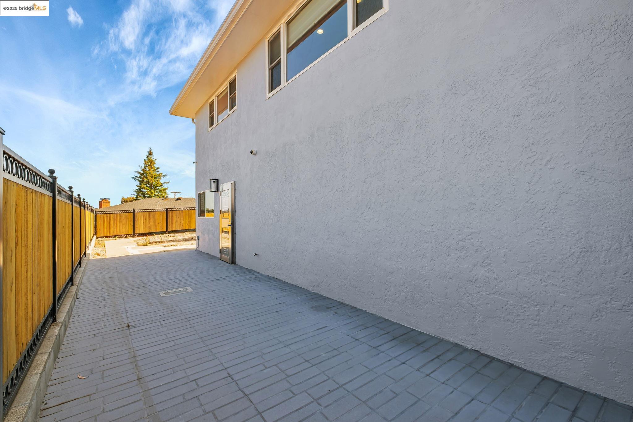 Detail Gallery Image 46 of 51 For 2449 Riffel Ct, Castro Valley,  CA 94546 - 3 Beds | 3 Baths
