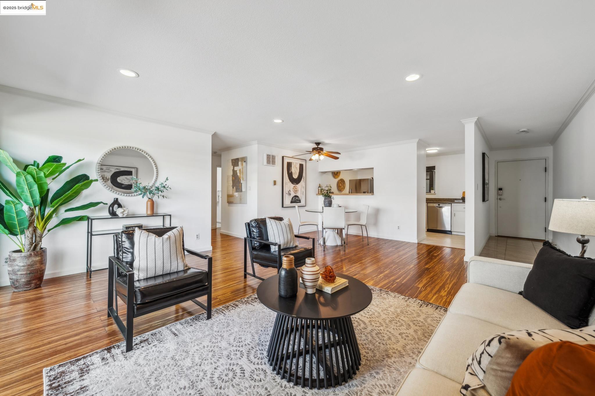 Detail Gallery Image 2 of 59 For 3 Embarcadero #152,  Oakland,  CA 94607 - 2 Beds | 2 Baths
