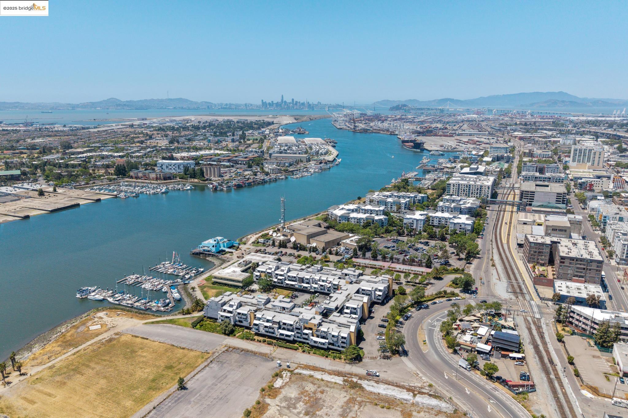 Detail Gallery Image 5 of 59 For 3 Embarcadero #152,  Oakland,  CA 94607 - 2 Beds | 2 Baths