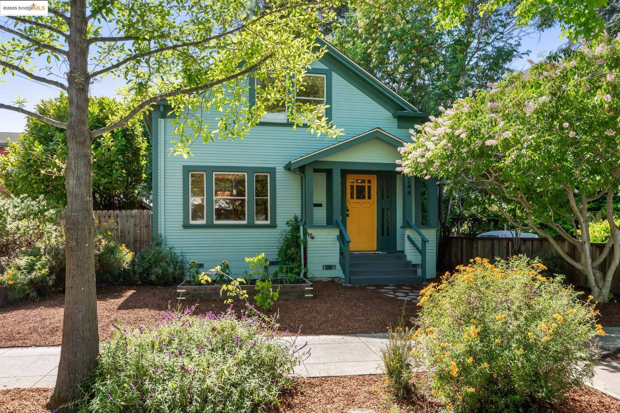 Detail Gallery Image 2 of 52 For 2244 Mckinley Ave, Berkeley,  CA 94703 - 4 Beds | 2 Baths