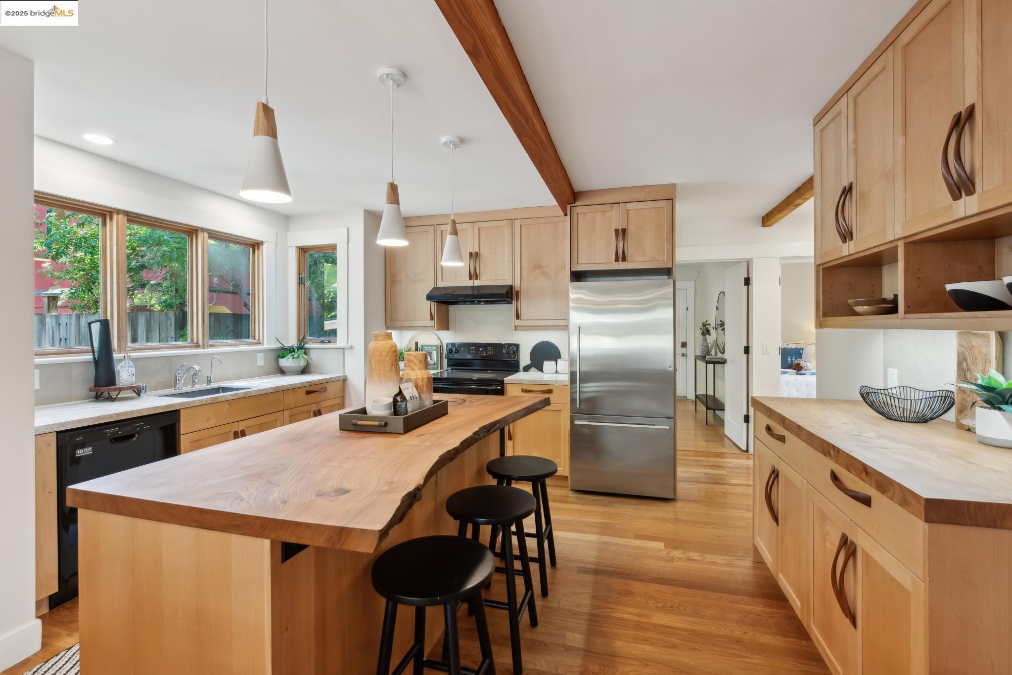 Detail Gallery Image 15 of 52 For 2244 Mckinley Ave, Berkeley,  CA 94703 - 4 Beds | 2 Baths