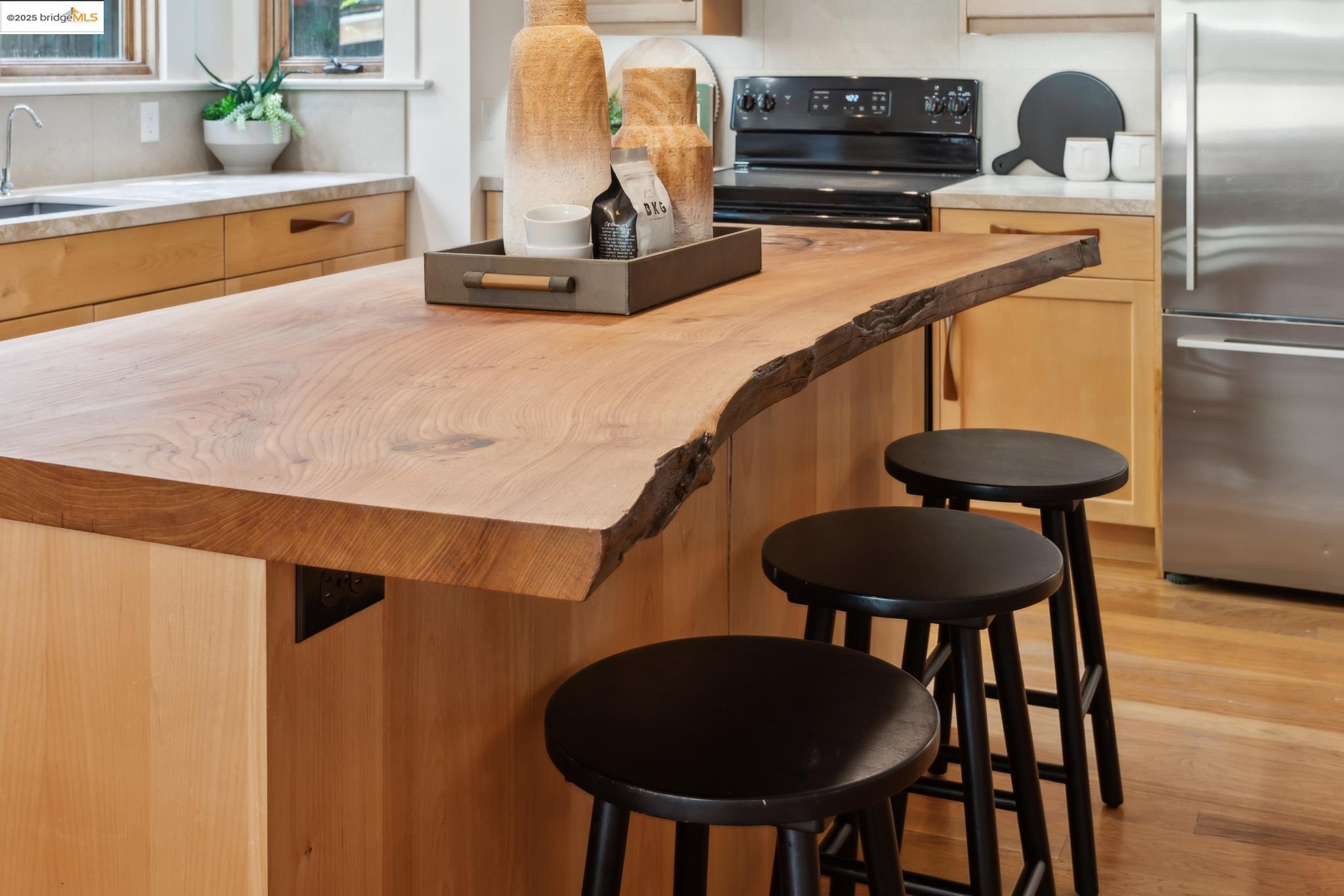 Detail Gallery Image 16 of 52 For 2244 Mckinley Ave, Berkeley,  CA 94703 - 4 Beds | 2 Baths