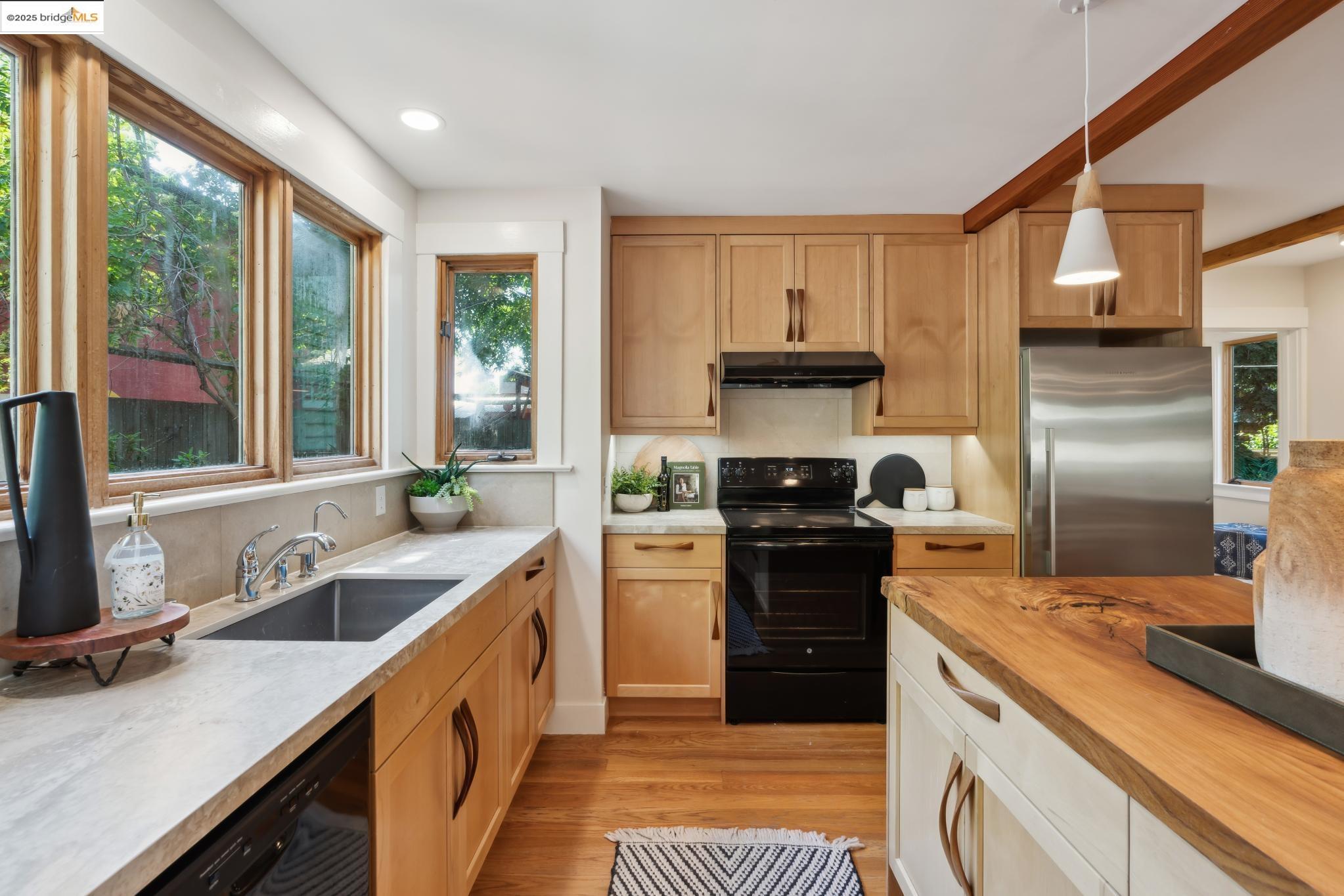 Detail Gallery Image 18 of 52 For 2244 Mckinley Ave, Berkeley,  CA 94703 - 4 Beds | 2 Baths