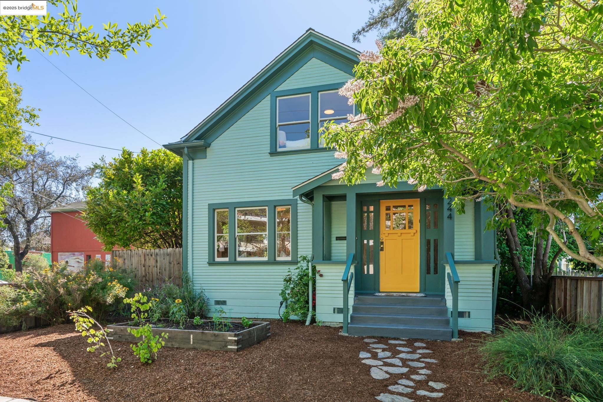 Detail Gallery Image 3 of 52 For 2244 Mckinley Ave, Berkeley,  CA 94703 - 4 Beds | 2 Baths