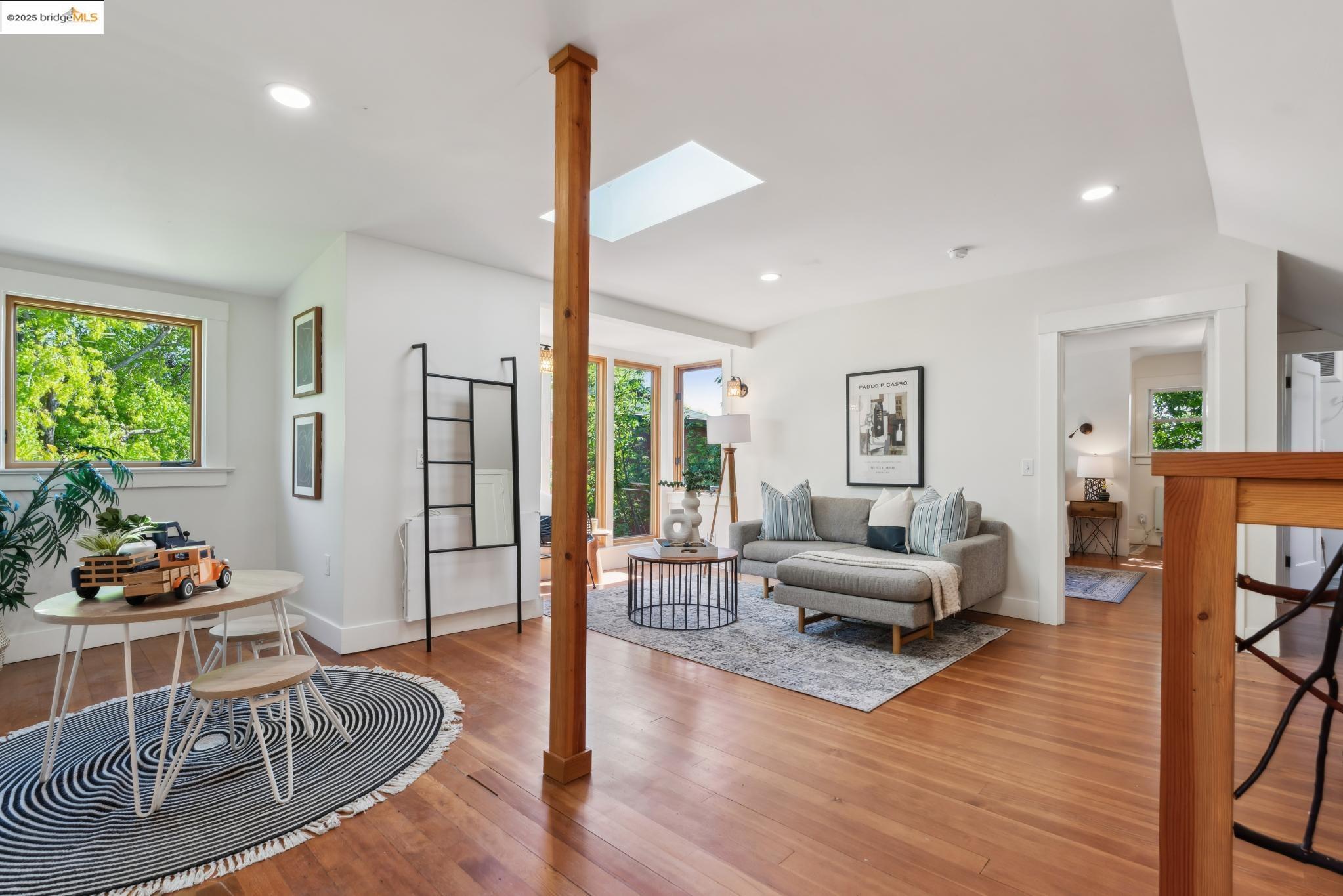 Detail Gallery Image 24 of 52 For 2244 Mckinley Ave, Berkeley,  CA 94703 - 4 Beds | 2 Baths