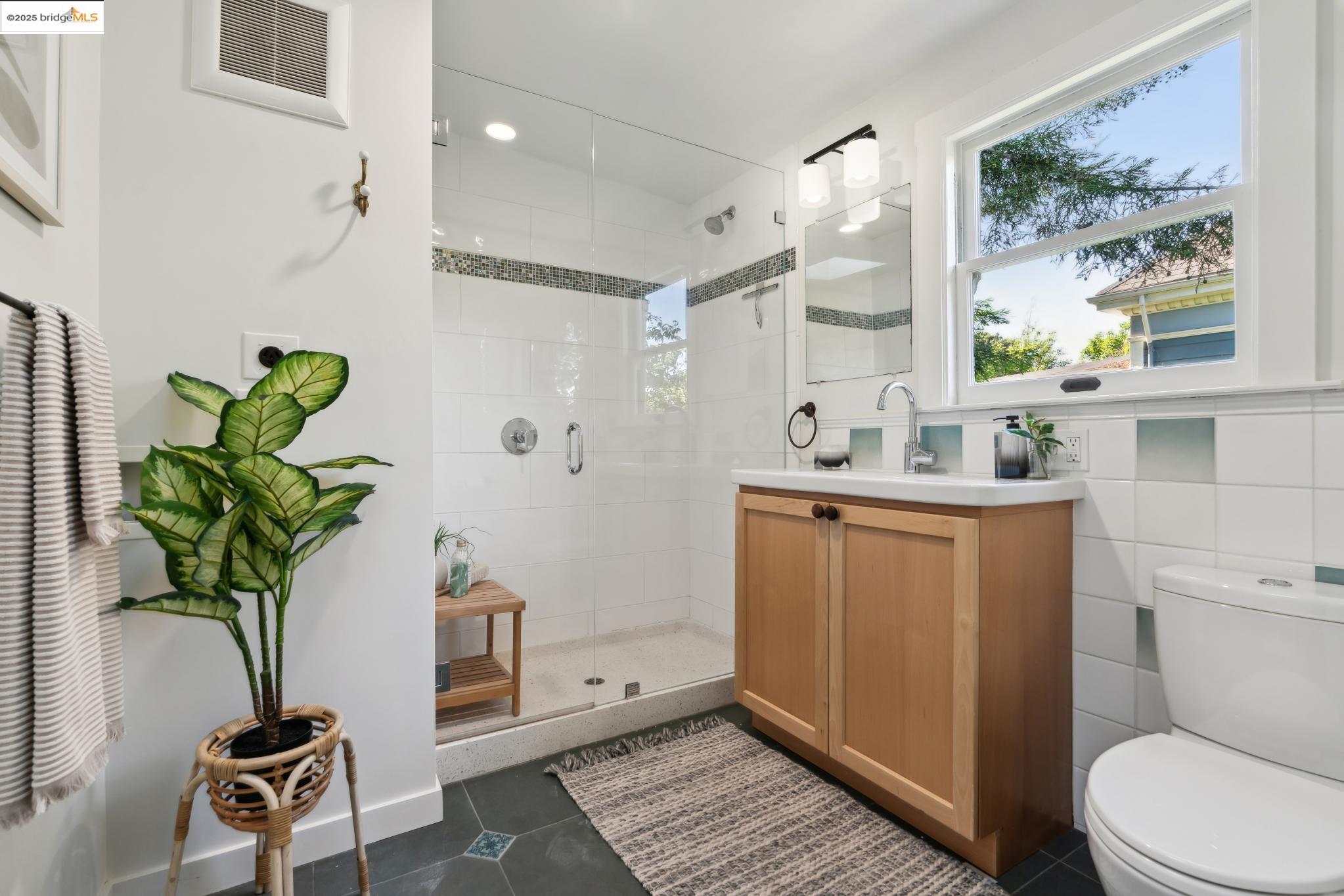 Detail Gallery Image 37 of 52 For 2244 Mckinley Ave, Berkeley,  CA 94703 - 4 Beds | 2 Baths