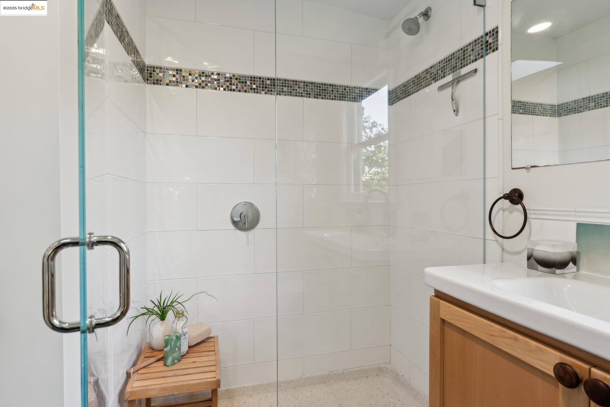 Detail Gallery Image 38 of 52 For 2244 Mckinley Ave, Berkeley,  CA 94703 - 4 Beds | 2 Baths