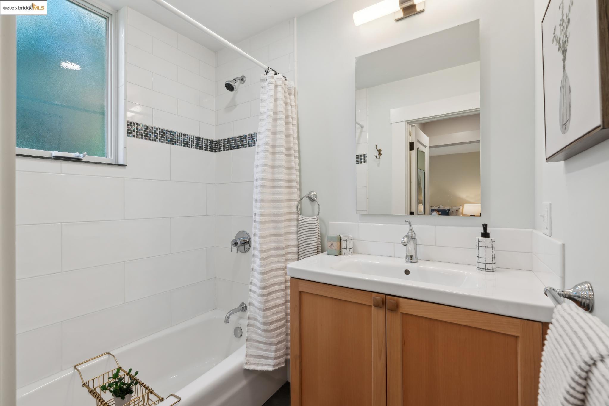 Detail Gallery Image 41 of 52 For 2244 Mckinley Ave, Berkeley,  CA 94703 - 4 Beds | 2 Baths