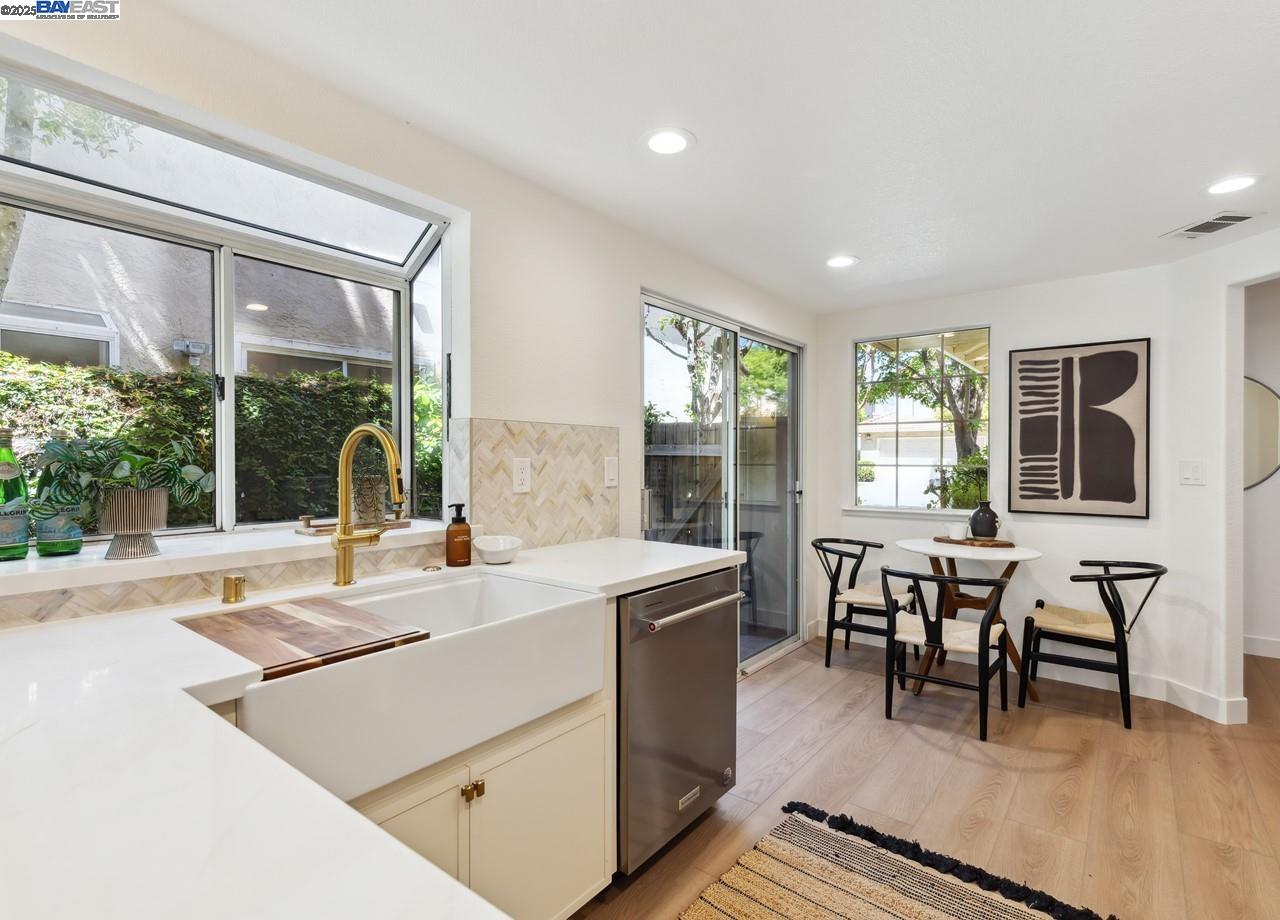 Detail Gallery Image 1 of 35 For 4245 Garibaldi Pl, Pleasanton,  CA 94566 - 3 Beds | 2/1 Baths