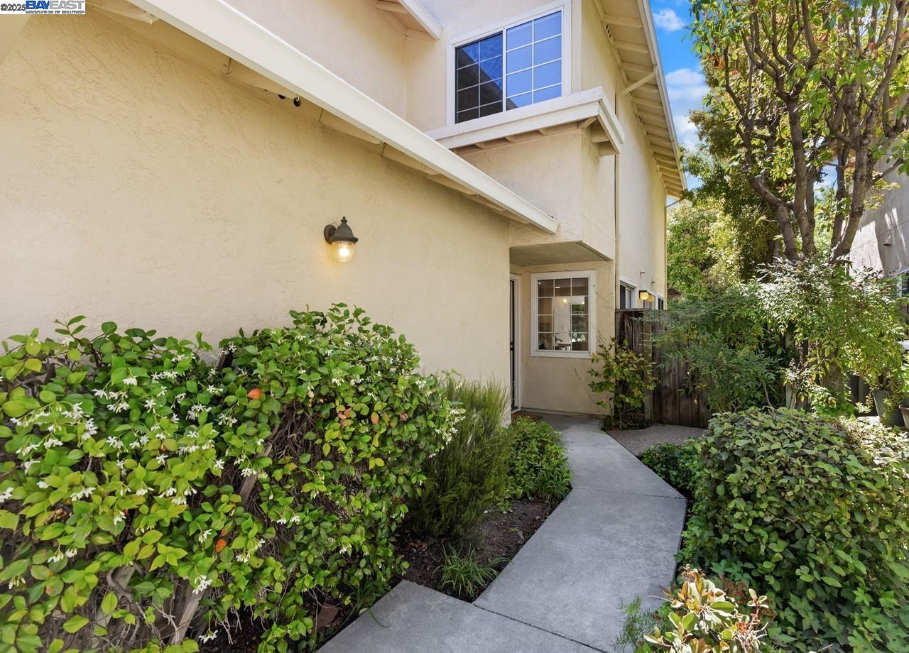 Detail Gallery Image 4 of 35 For 4245 Garibaldi Pl, Pleasanton,  CA 94566 - 3 Beds | 2/1 Baths