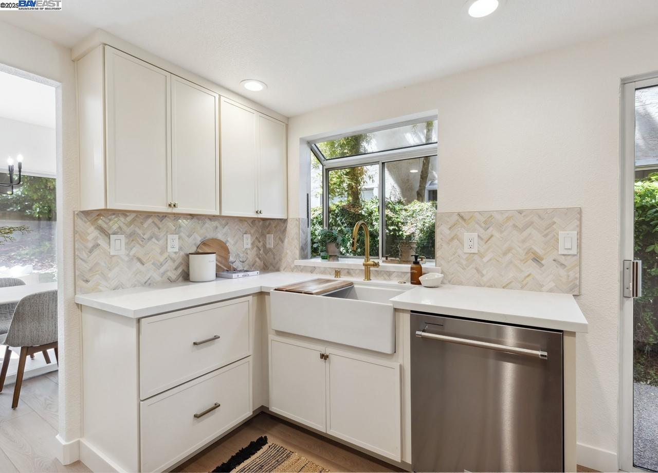 Detail Gallery Image 8 of 35 For 4245 Garibaldi Pl, Pleasanton,  CA 94566 - 3 Beds | 2/1 Baths