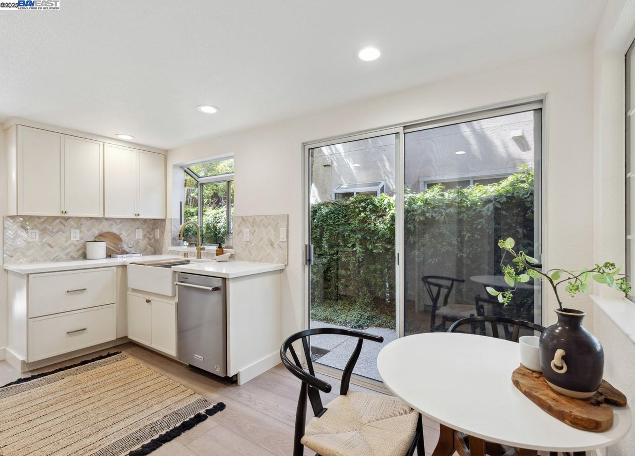 Detail Gallery Image 9 of 35 For 4245 Garibaldi Pl, Pleasanton,  CA 94566 - 3 Beds | 2/1 Baths