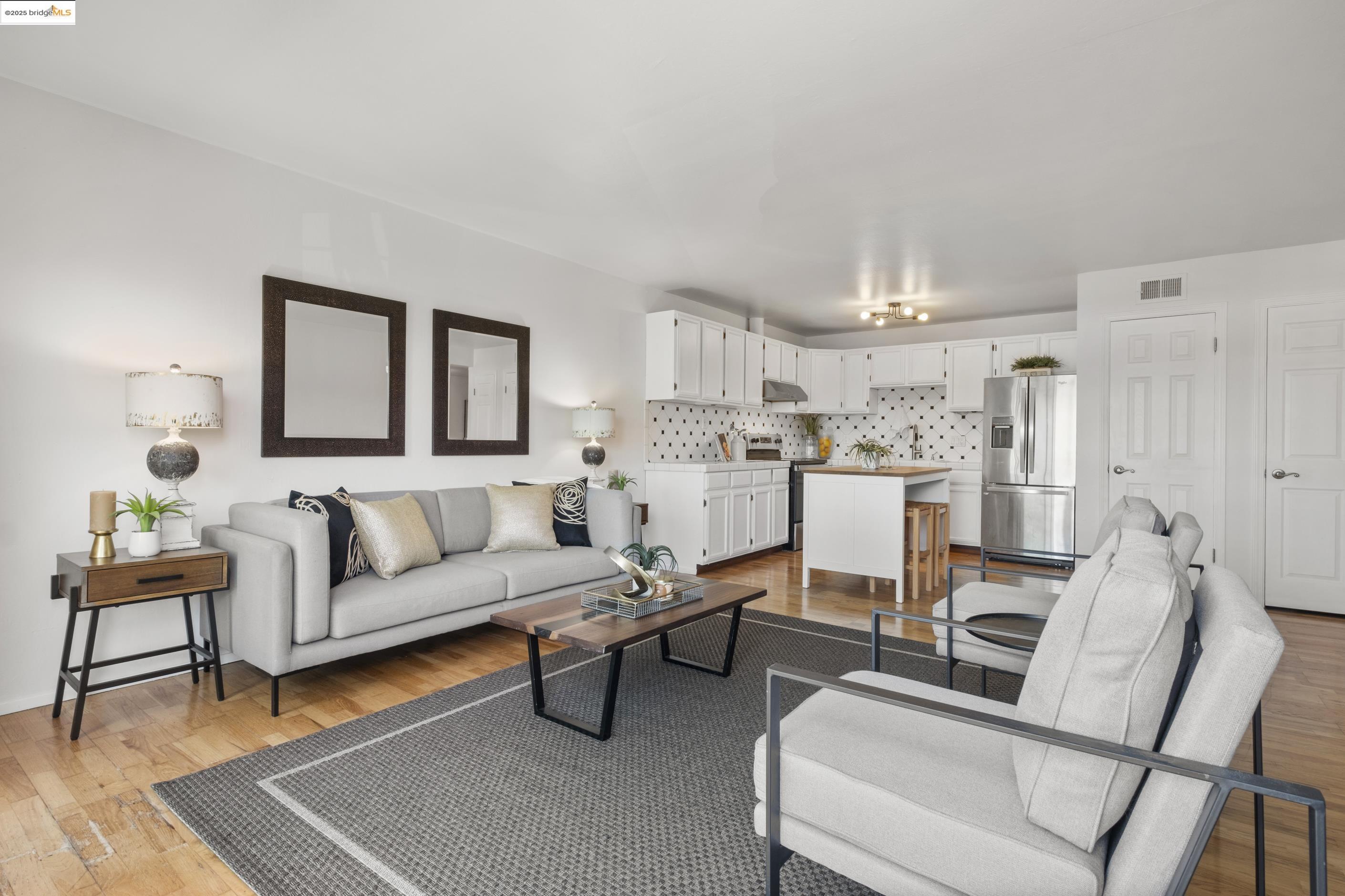 Detail Gallery Image 1 of 24 For 710 E 22nd St #304,  Oakland,  CA 94606 - 2 Beds | 1/1 Baths