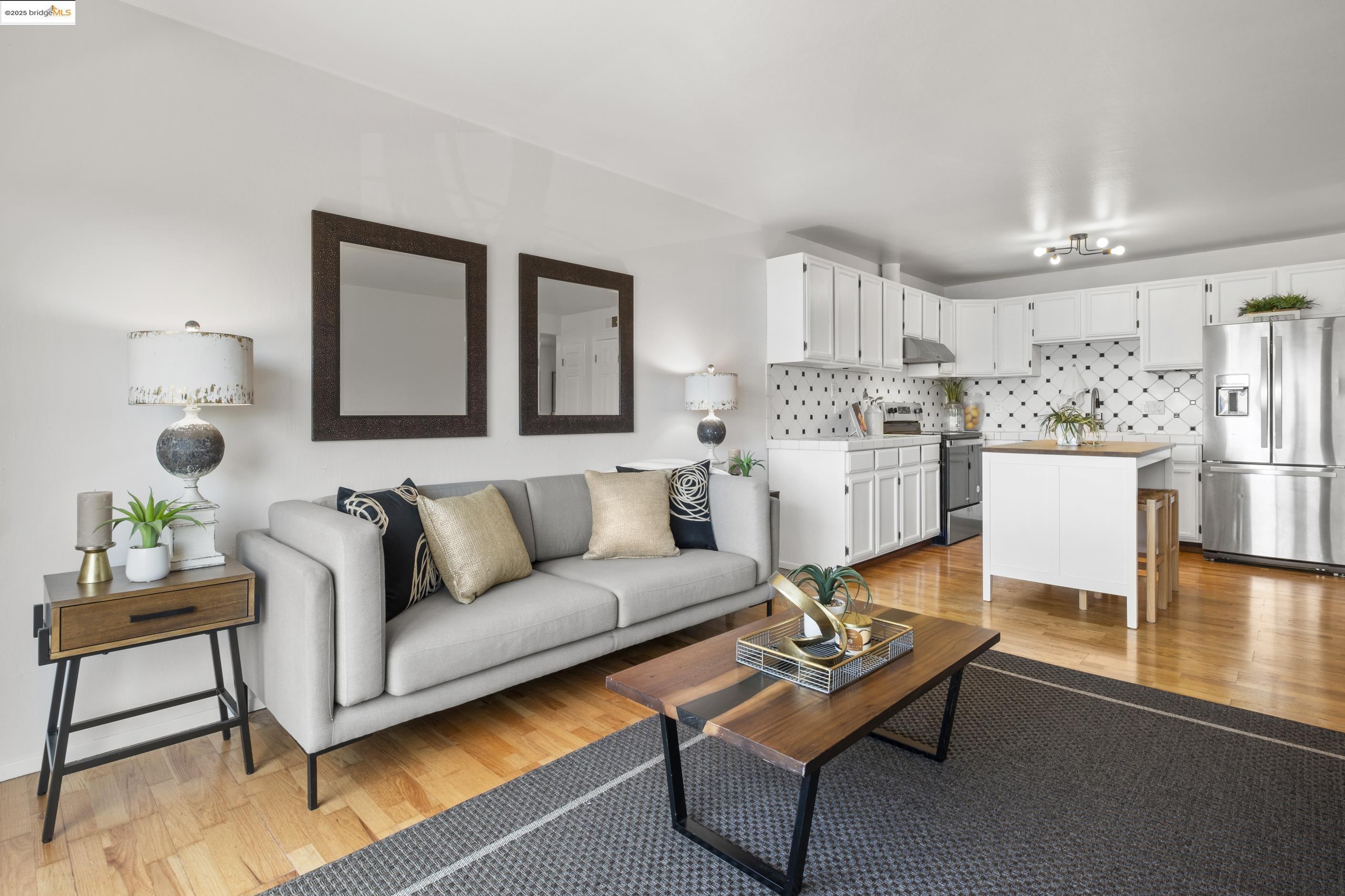 Detail Gallery Image 2 of 24 For 710 E 22nd St #304,  Oakland,  CA 94606 - 2 Beds | 1/1 Baths