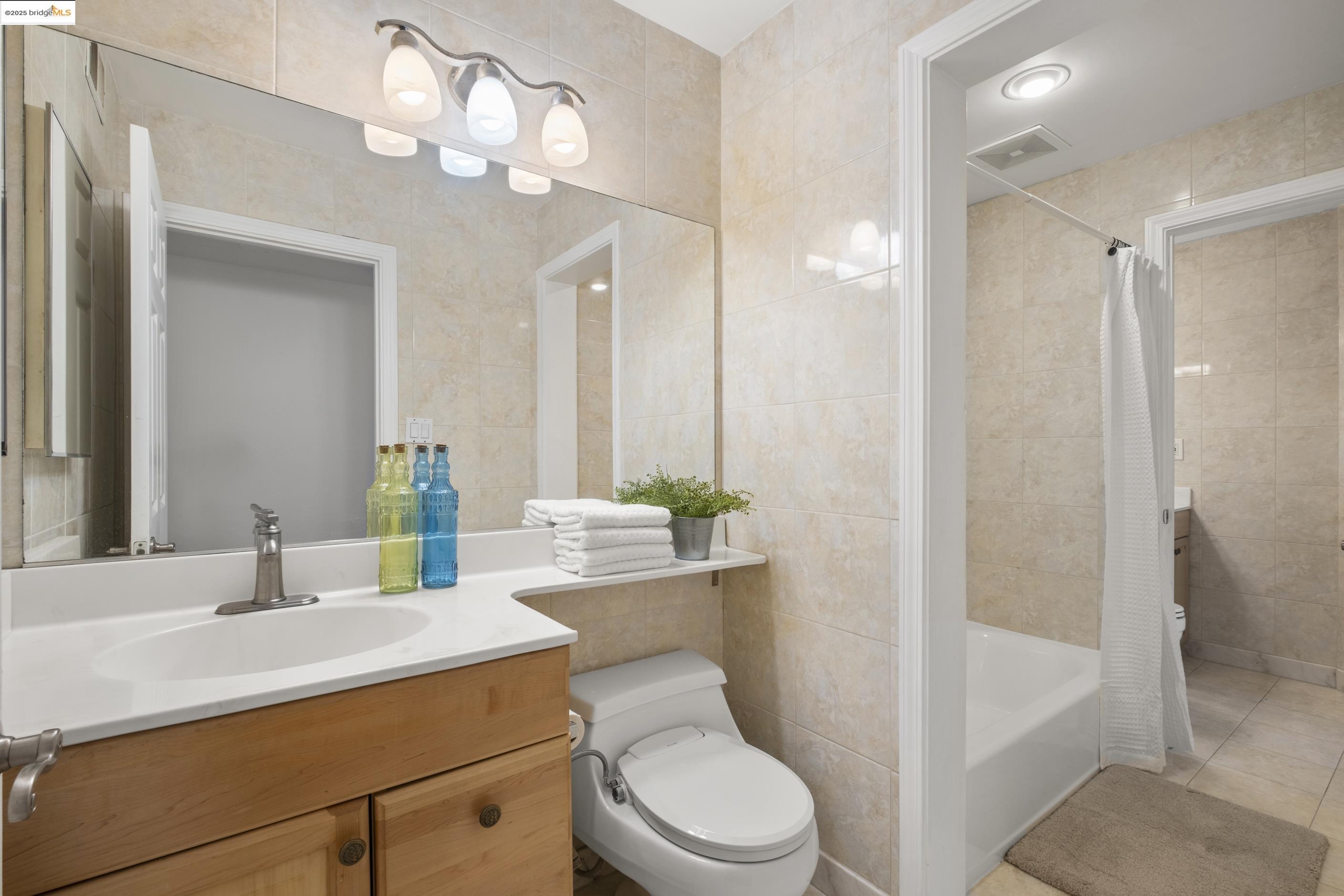 Detail Gallery Image 12 of 24 For 710 E 22nd St #304,  Oakland,  CA 94606 - 2 Beds | 1/1 Baths