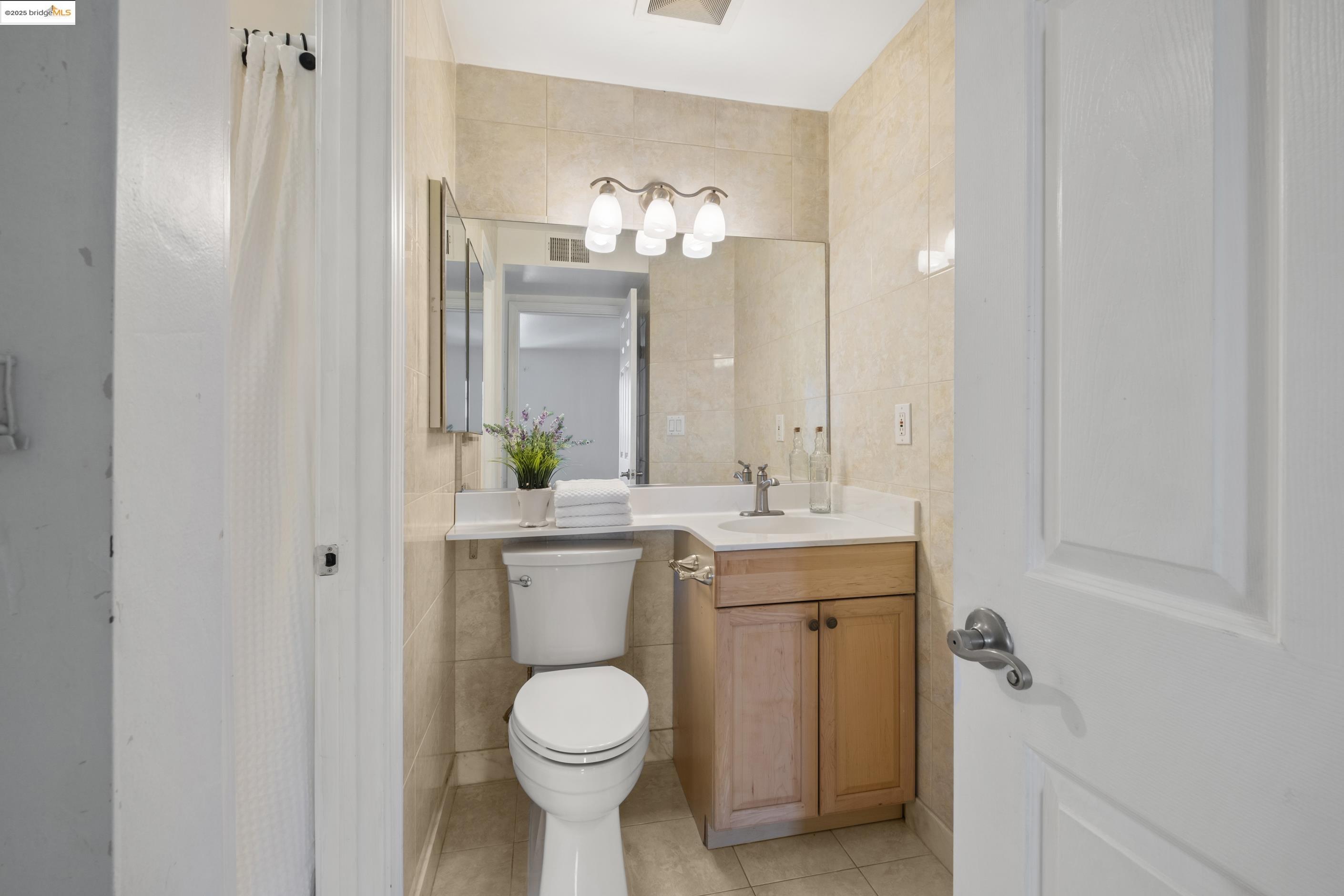 Detail Gallery Image 14 of 24 For 710 E 22nd St #304,  Oakland,  CA 94606 - 2 Beds | 1/1 Baths