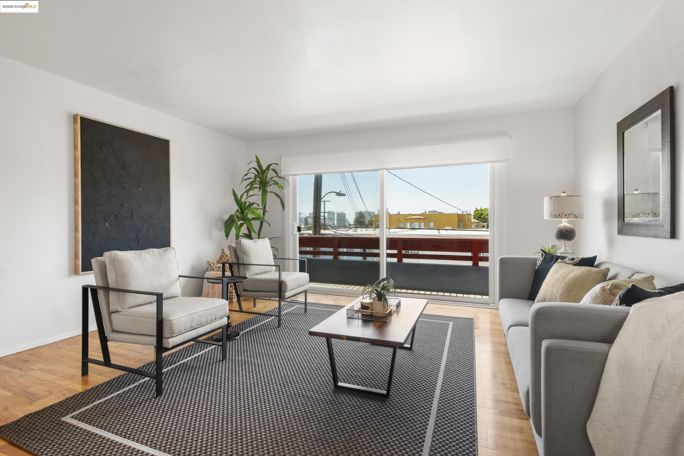Detail Gallery Image 5 of 24 For 710 E 22nd St #304,  Oakland,  CA 94606 - 2 Beds | 1/1 Baths