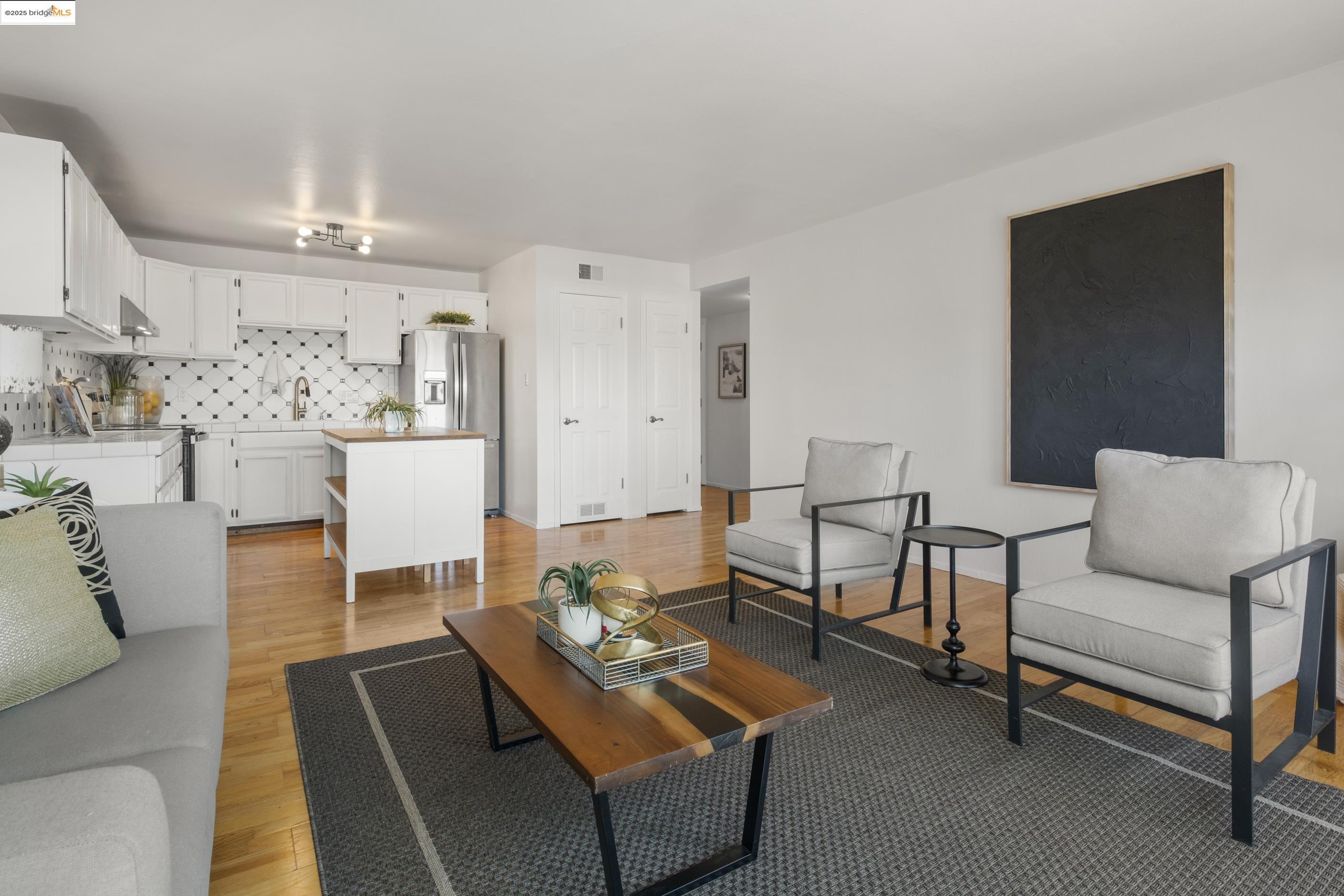 Detail Gallery Image 6 of 24 For 710 E 22nd St #304,  Oakland,  CA 94606 - 2 Beds | 1/1 Baths