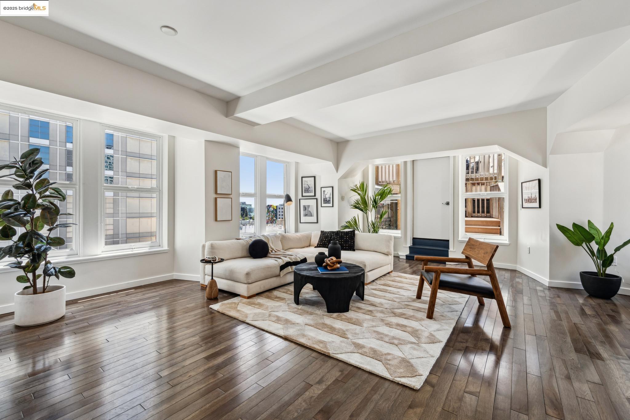 Detail Gallery Image 1 of 60 For 1615 Broadway #8,  Oakland,  CA 94612 - 3 Beds | 2 Baths