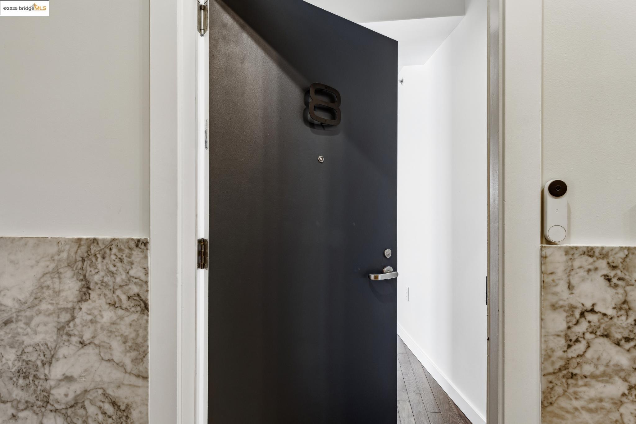 Detail Gallery Image 2 of 60 For 1615 Broadway #8,  Oakland,  CA 94612 - 3 Beds | 2 Baths