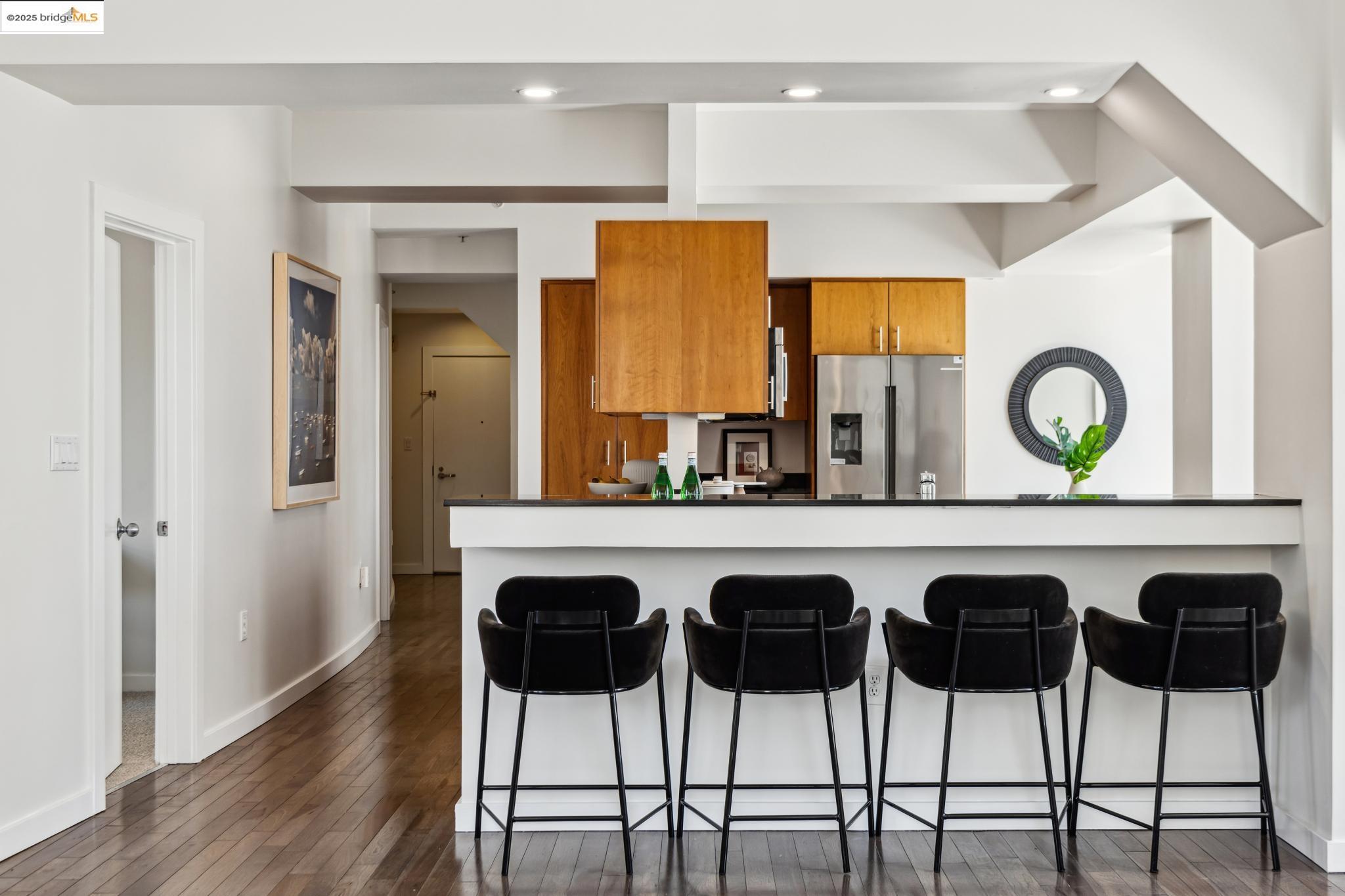 Detail Gallery Image 11 of 60 For 1615 Broadway #8,  Oakland,  CA 94612 - 3 Beds | 2 Baths