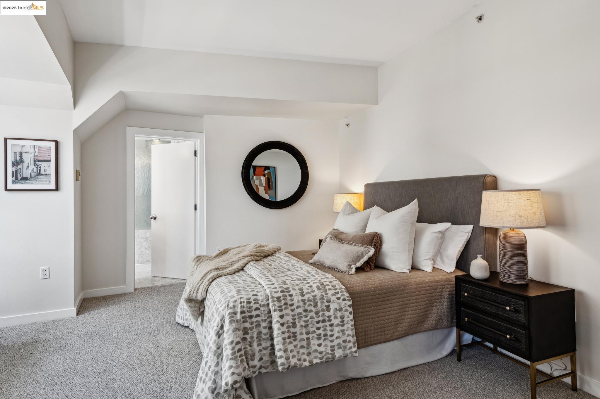 Detail Gallery Image 22 of 60 For 1615 Broadway #8,  Oakland,  CA 94612 - 3 Beds | 2 Baths