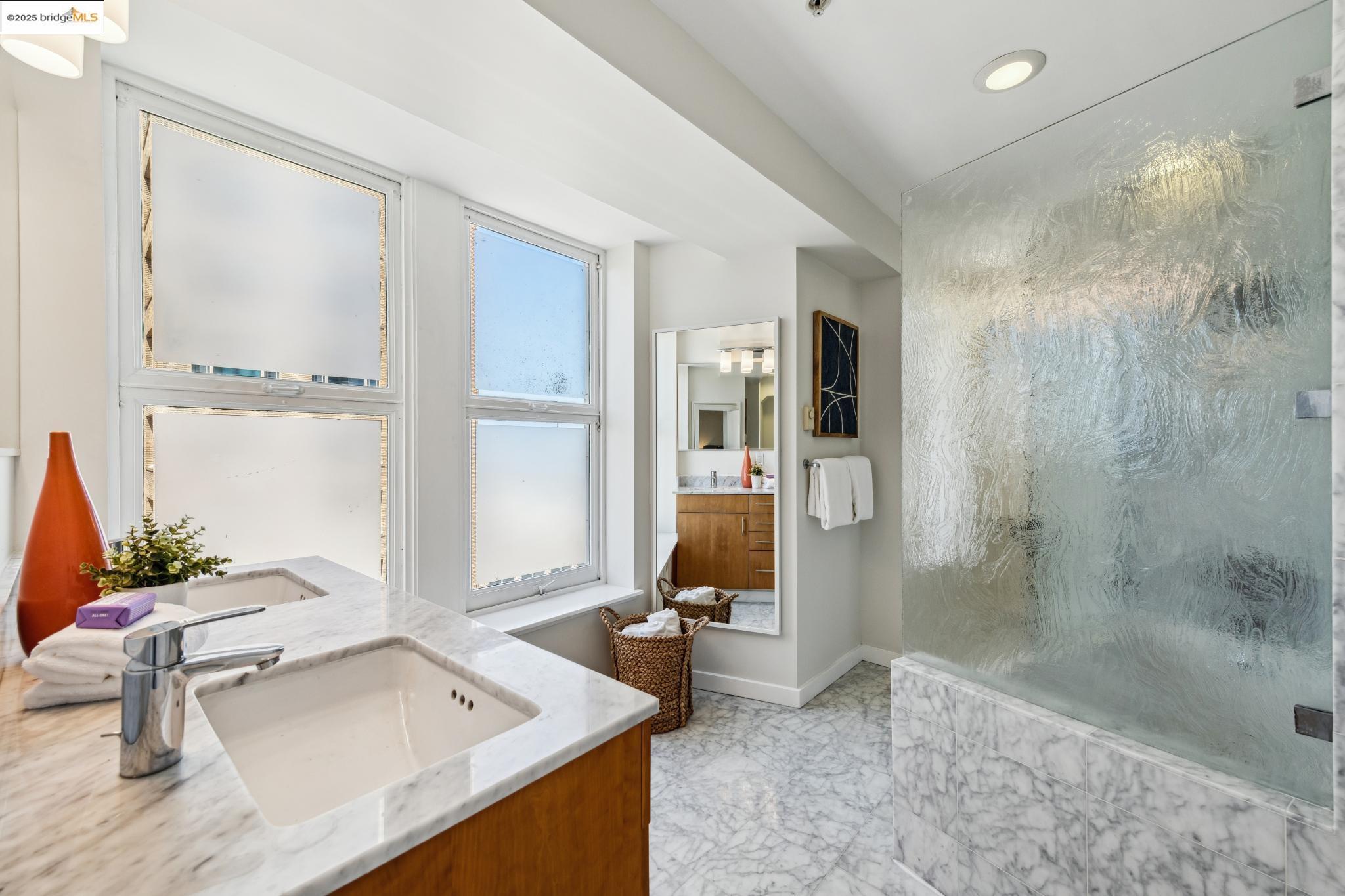 Detail Gallery Image 28 of 60 For 1615 Broadway #8,  Oakland,  CA 94612 - 3 Beds | 2 Baths