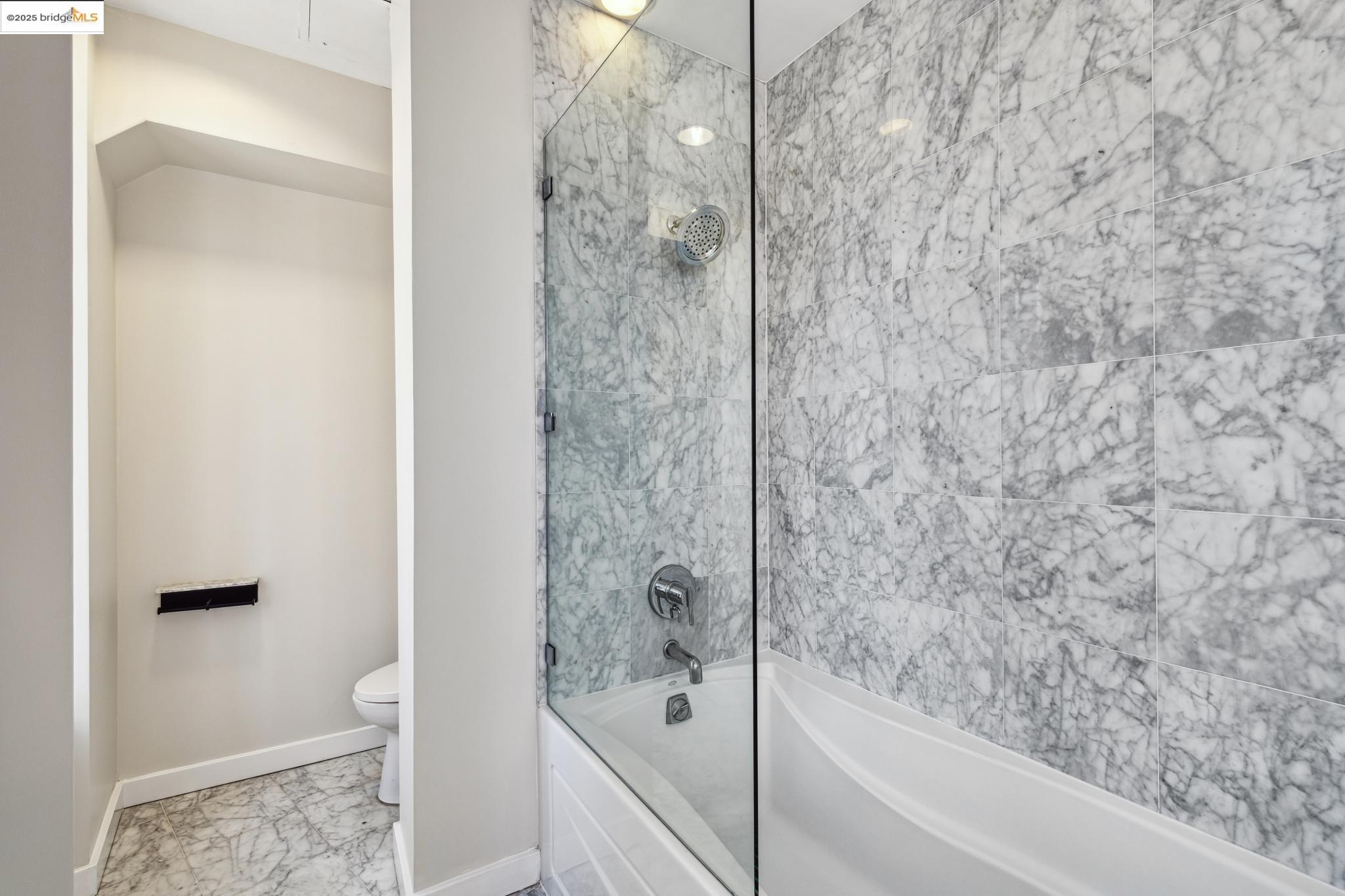 Detail Gallery Image 30 of 60 For 1615 Broadway #8,  Oakland,  CA 94612 - 3 Beds | 2 Baths