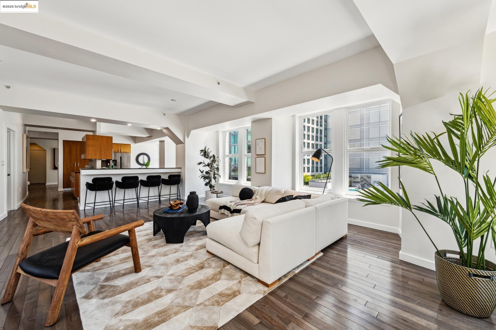 Detail Gallery Image 4 of 60 For 1615 Broadway #8,  Oakland,  CA 94612 - 3 Beds | 2 Baths