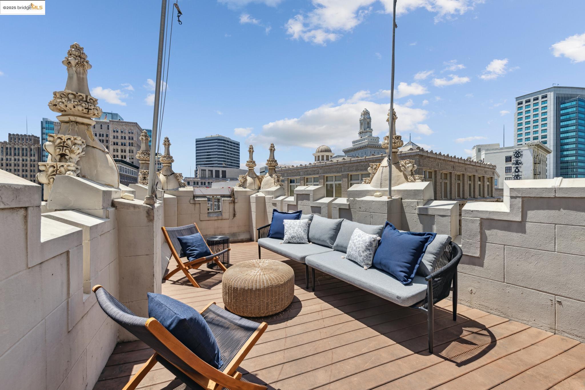 Detail Gallery Image 38 of 60 For 1615 Broadway #8,  Oakland,  CA 94612 - 3 Beds | 2 Baths