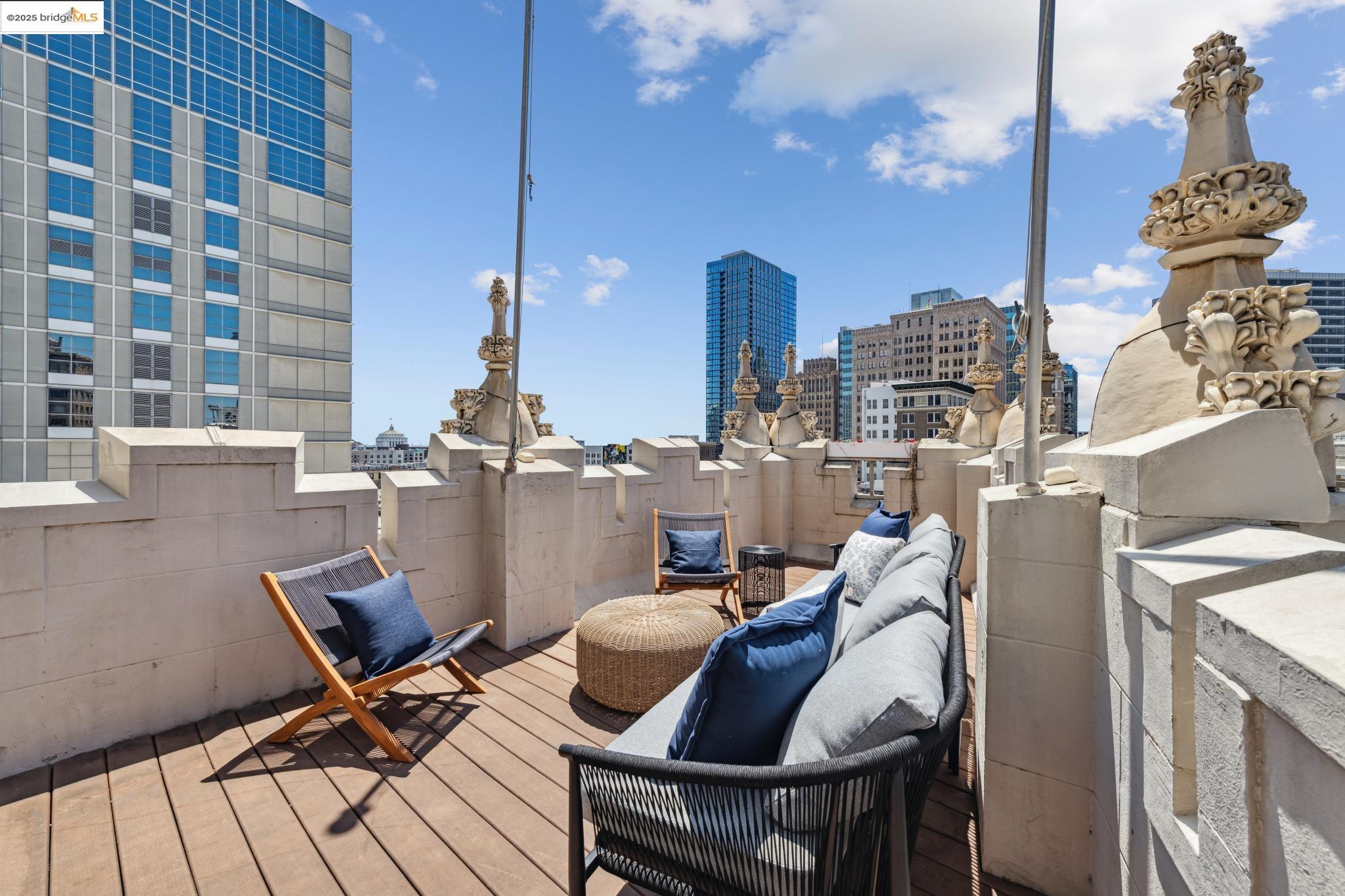 Detail Gallery Image 39 of 60 For 1615 Broadway #8,  Oakland,  CA 94612 - 3 Beds | 2 Baths