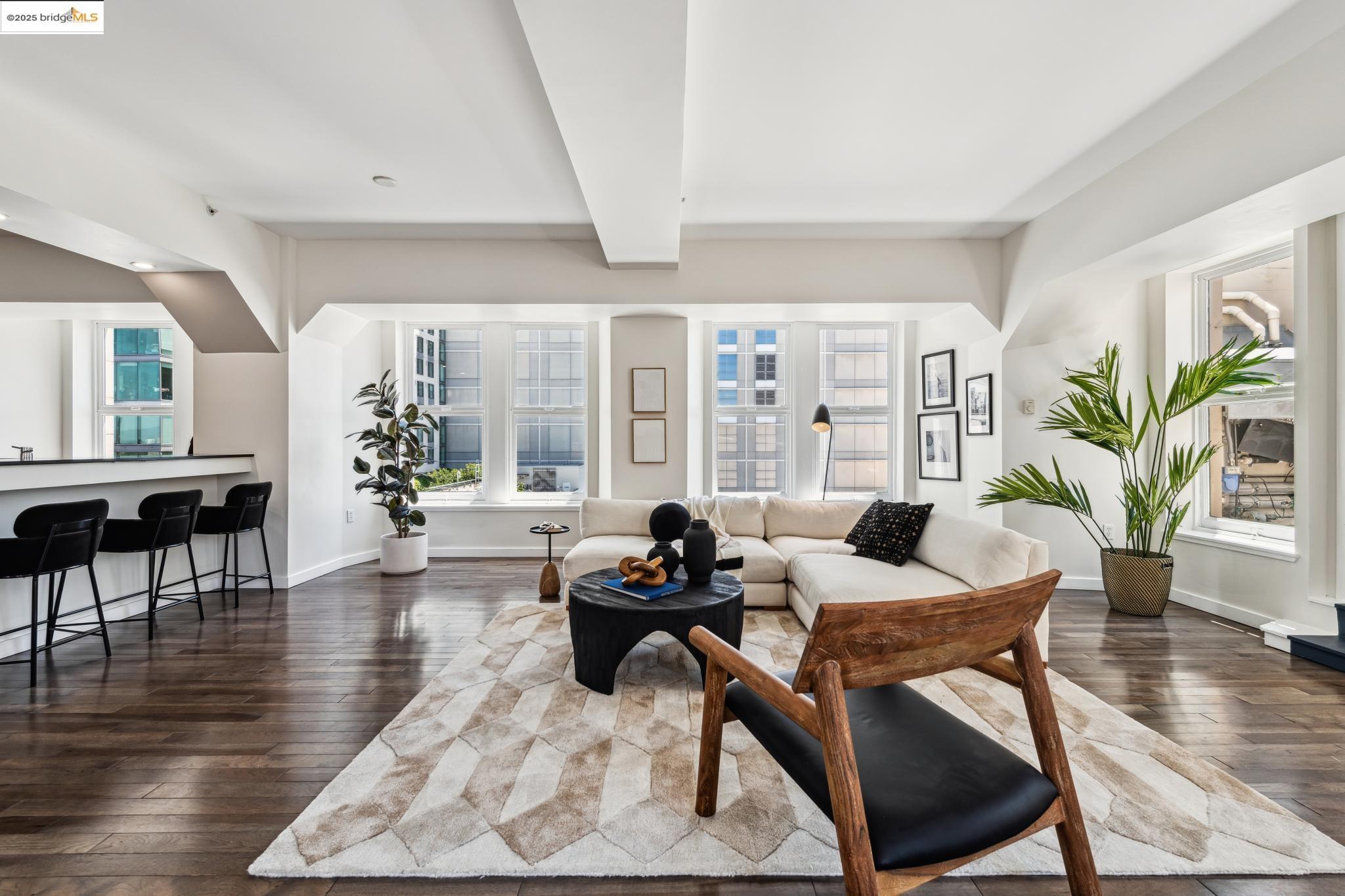 Detail Gallery Image 5 of 60 For 1615 Broadway #8,  Oakland,  CA 94612 - 3 Beds | 2 Baths