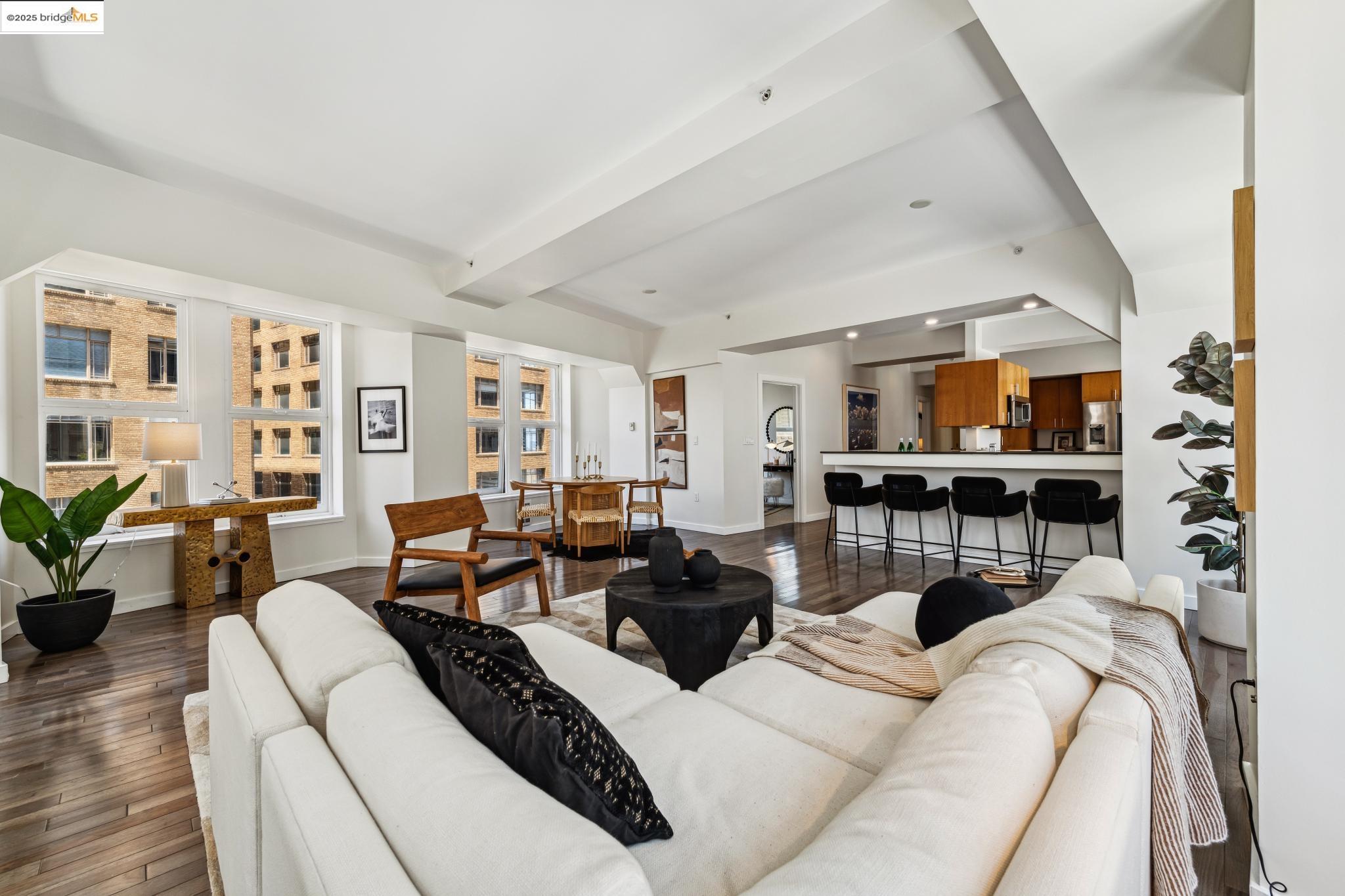 Detail Gallery Image 6 of 60 For 1615 Broadway #8,  Oakland,  CA 94612 - 3 Beds | 2 Baths